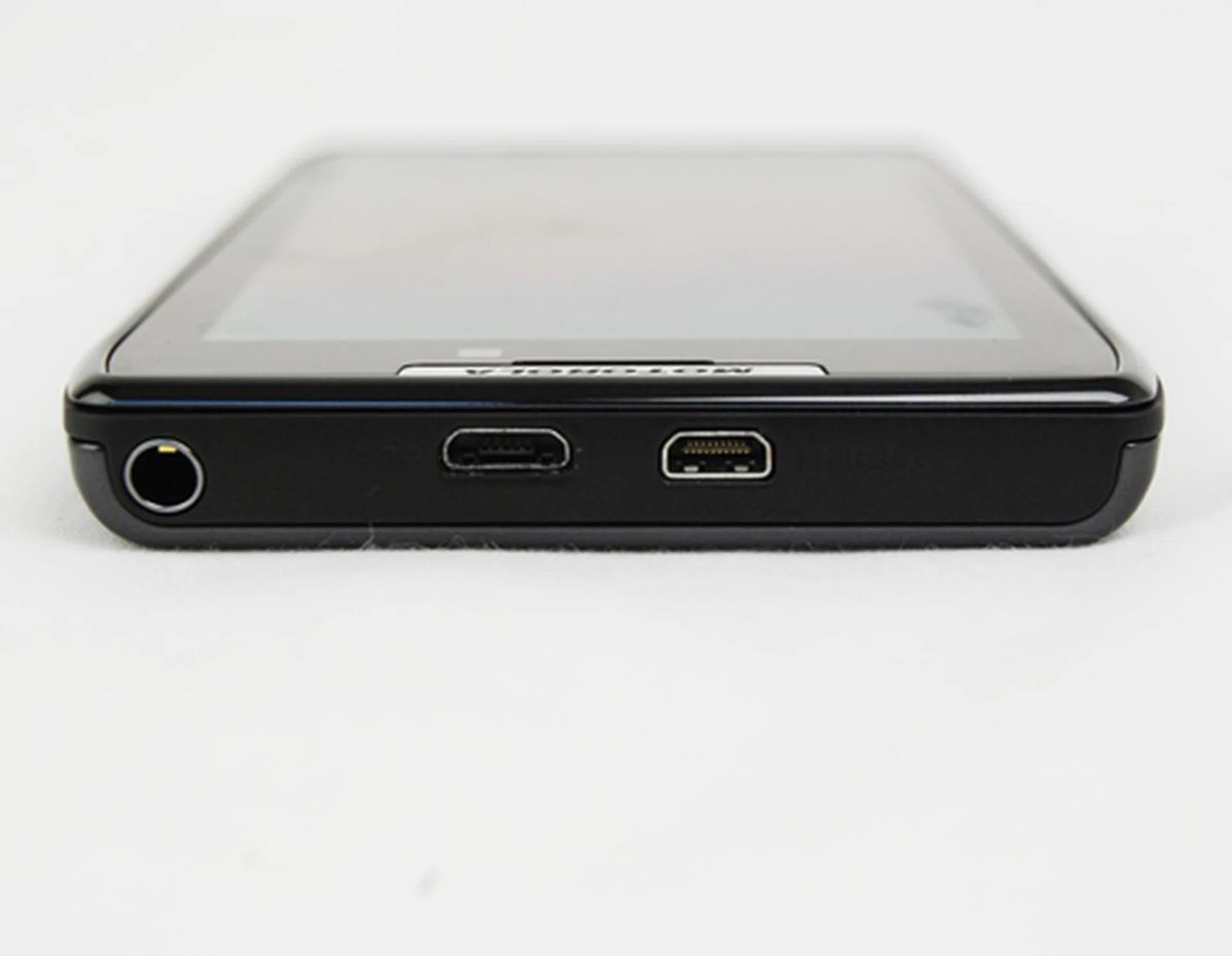 The ports are all readily available on the top, keeping it in line with its overly minimalist image.