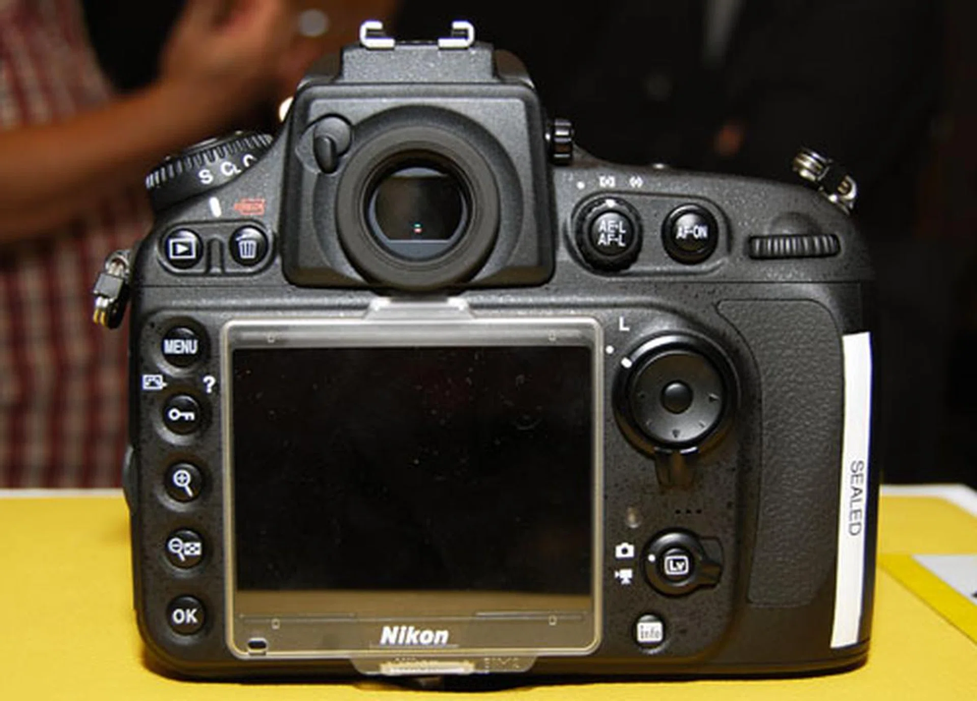 The D800's rear control layout isn't that dissimilar to the D700's, and closely resembles the D4's. The most obvious differences compared to the D700 are the live view switch and a slightly bigger 3.2" LCD (the D700's 3").