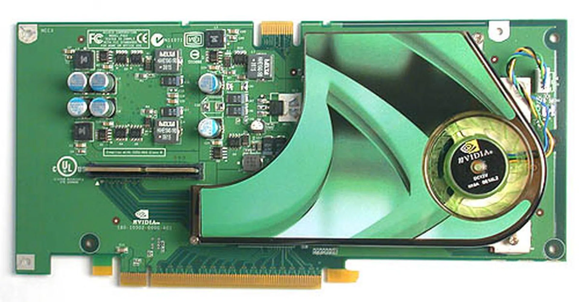 Unscrewing the top board out, here we have the primary board underneath with the PCIe x16 interface, the link bridge and connector to the slave card and even the SLI gold fingers to set up Quad SLI.