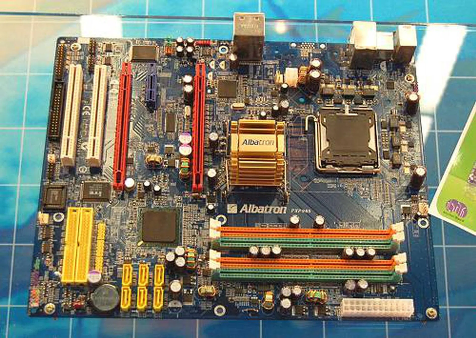 The Albatron PX965 is one of the new Intel Broadwater motherboards that have been emerging this Computex. It has a clean layout optimizes for dual graphics setups.
