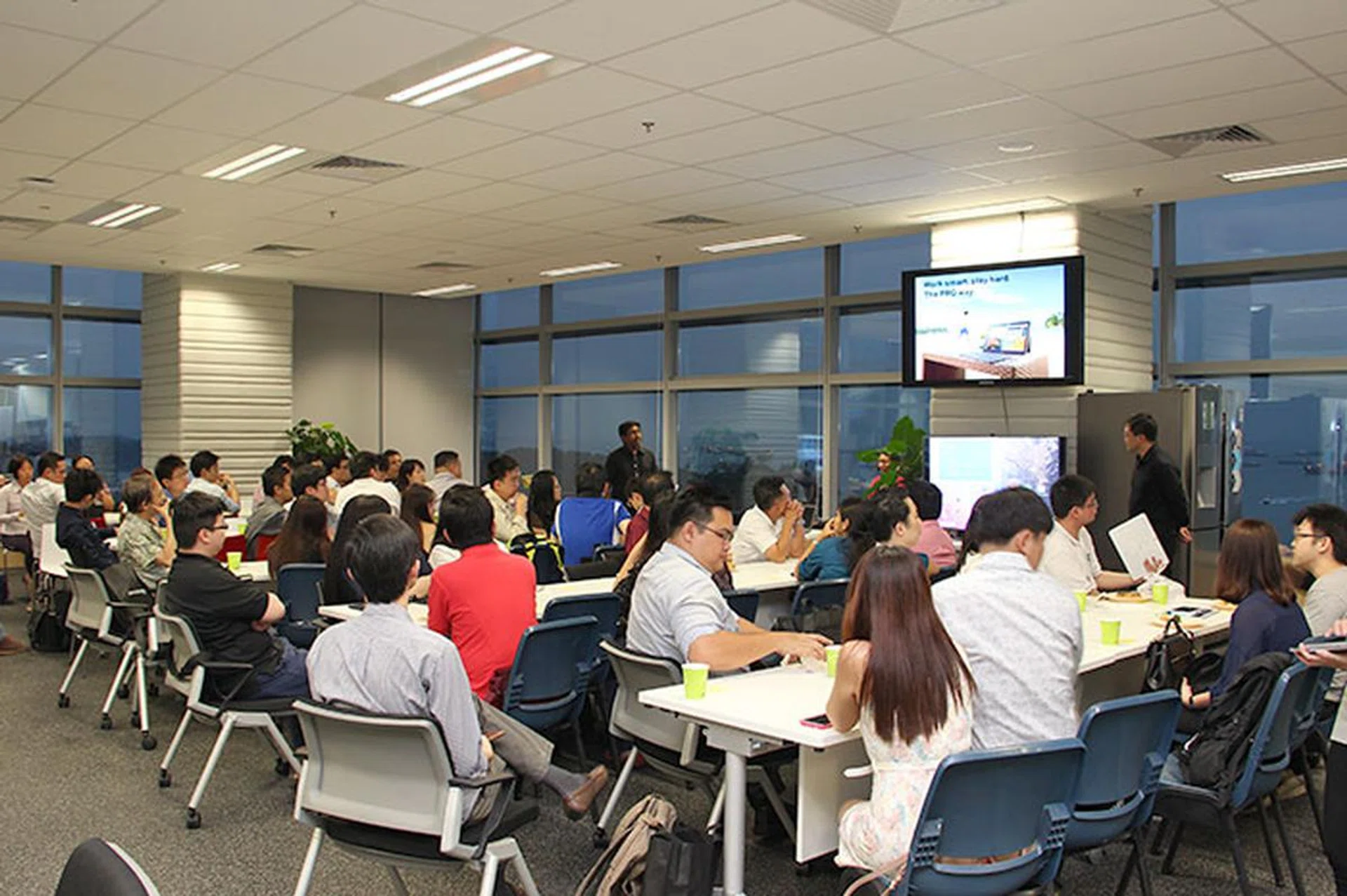 More than 50 members turned up for this hands-on session. A quick glance also told us that many of them are Galaxy smartphone users.