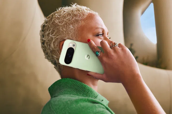 Google Pixel 10 Pro in Jade.