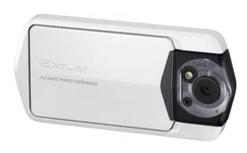 The TR100 resembles somewhat like a flip phone thanks to its unique rotating frame design. Also, take note of the lens that's placed really near to the edge of the body; it's easy to obstruct it accidentally during shooting.
