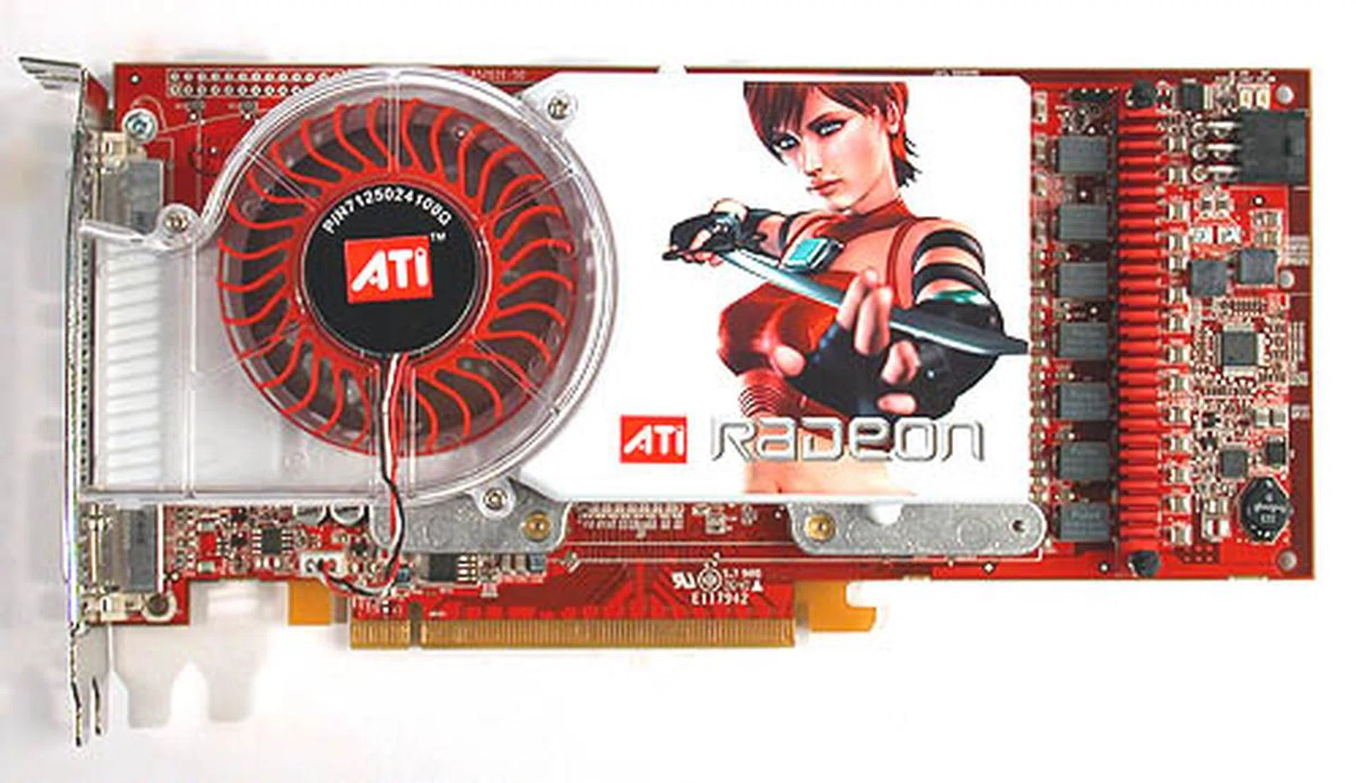 After the GeForce 8 series, the Radeon X1950 XT looks almost puny by contrast. It is actually the same size as the original Radeon X1900 XT and has the same cooler too. 