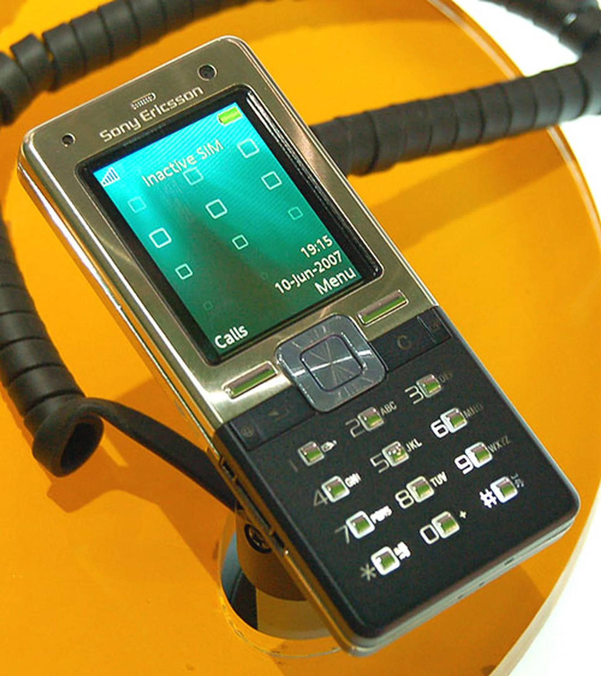  Clad in stainless steel with a scratch resistant display, the Sony Ericsson T650i has a clean elegant look complemented by specific themes that result in unique light effects in the screen background. Besides the various themes that are based on the seasons, there's also a 3.2-megapixel camera.  