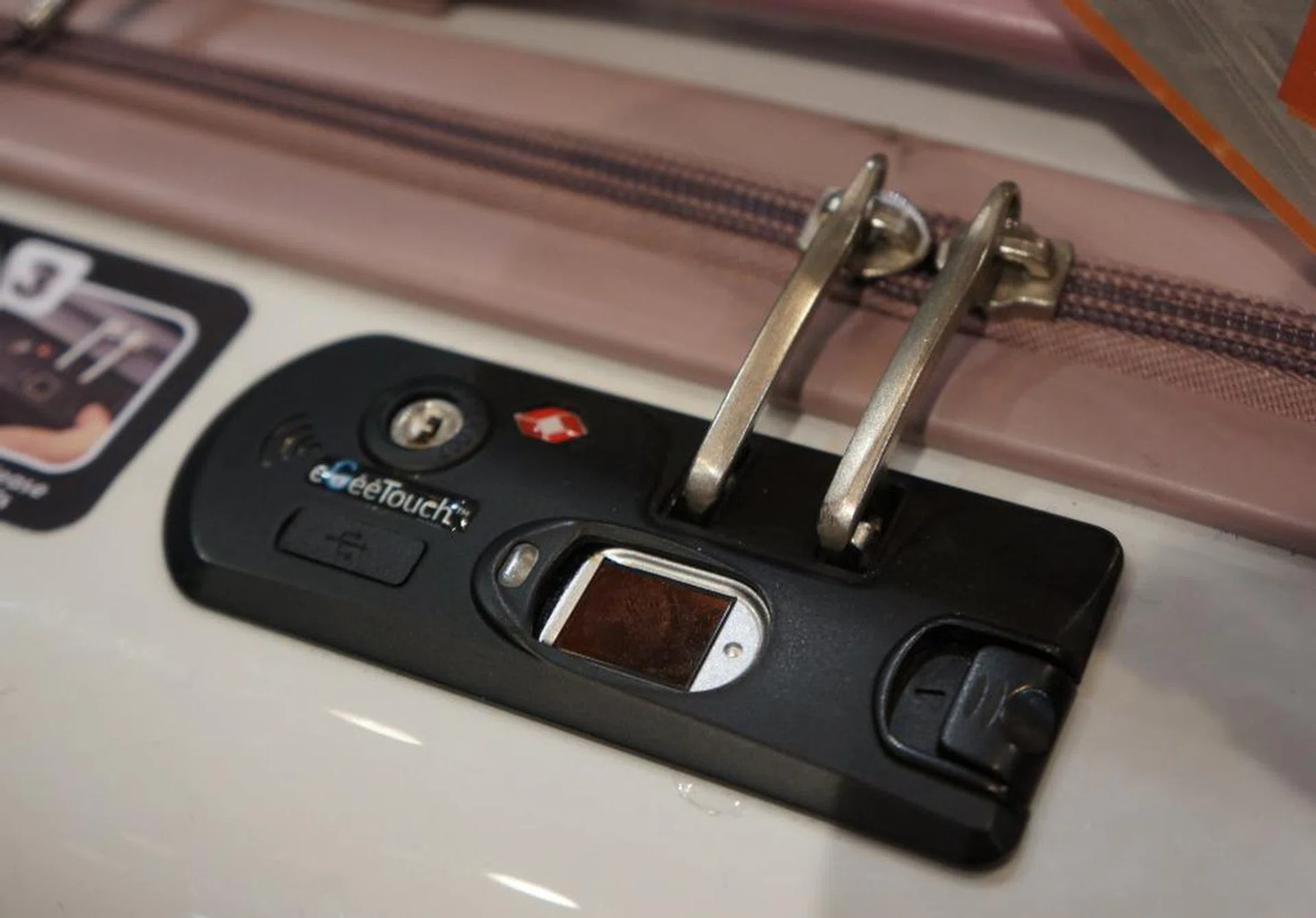 Another brand who’s making waves at CES is eGeeTouch and their smart luggage locks. They’ve been at this for a couple of years in retail with different variants. This year at CES, they debuted the Smart Luggage Zipper Lock with NFC and Fingerprint technology - this means, you can choose to either lock the luggage with your fingerprint or use your smartphone to pre-register the lock to your smart device for NFC based locking/unlocking. The lock is both TSA and Travel Sentry approved, so it is definitely safe for use in your travels. 