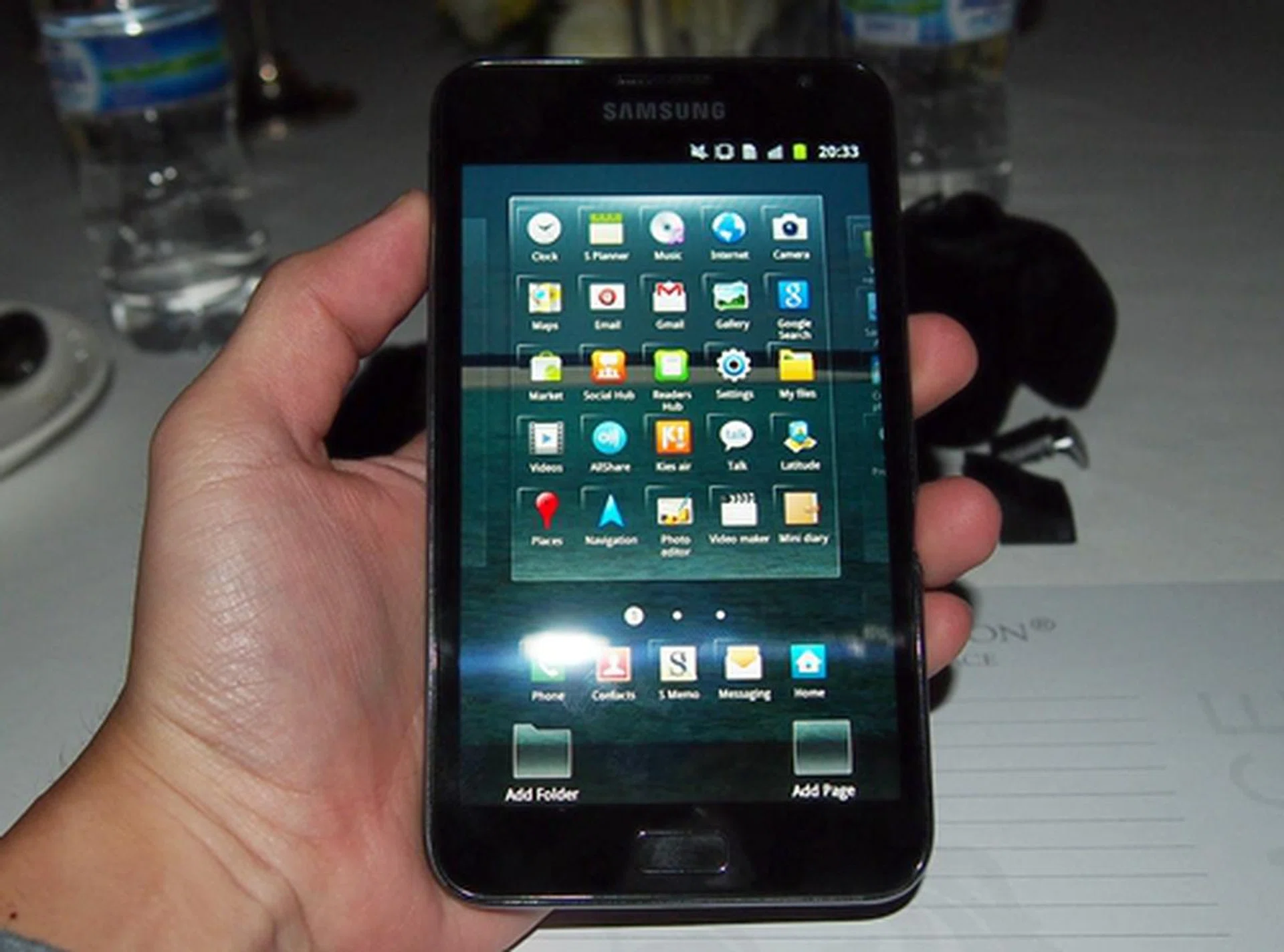 You are looking at the largest display ever on a mobile phone. The whopping 5.3-inch display is really gorgeous to look at although some people might have problems holding it in one hand, especially those with smaller hands.