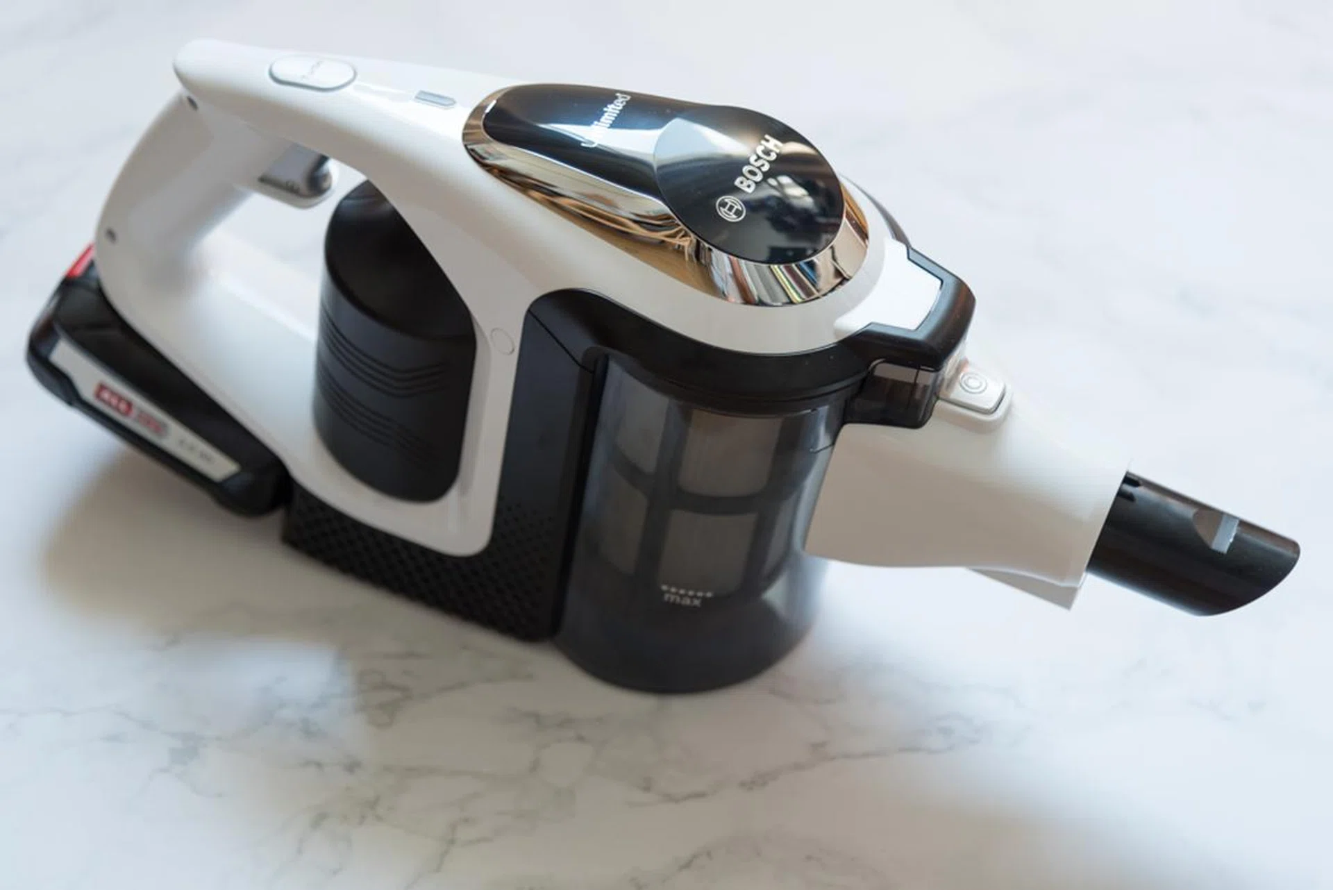 The Bosch Unlimited can clean just like this, without any accessories attached.