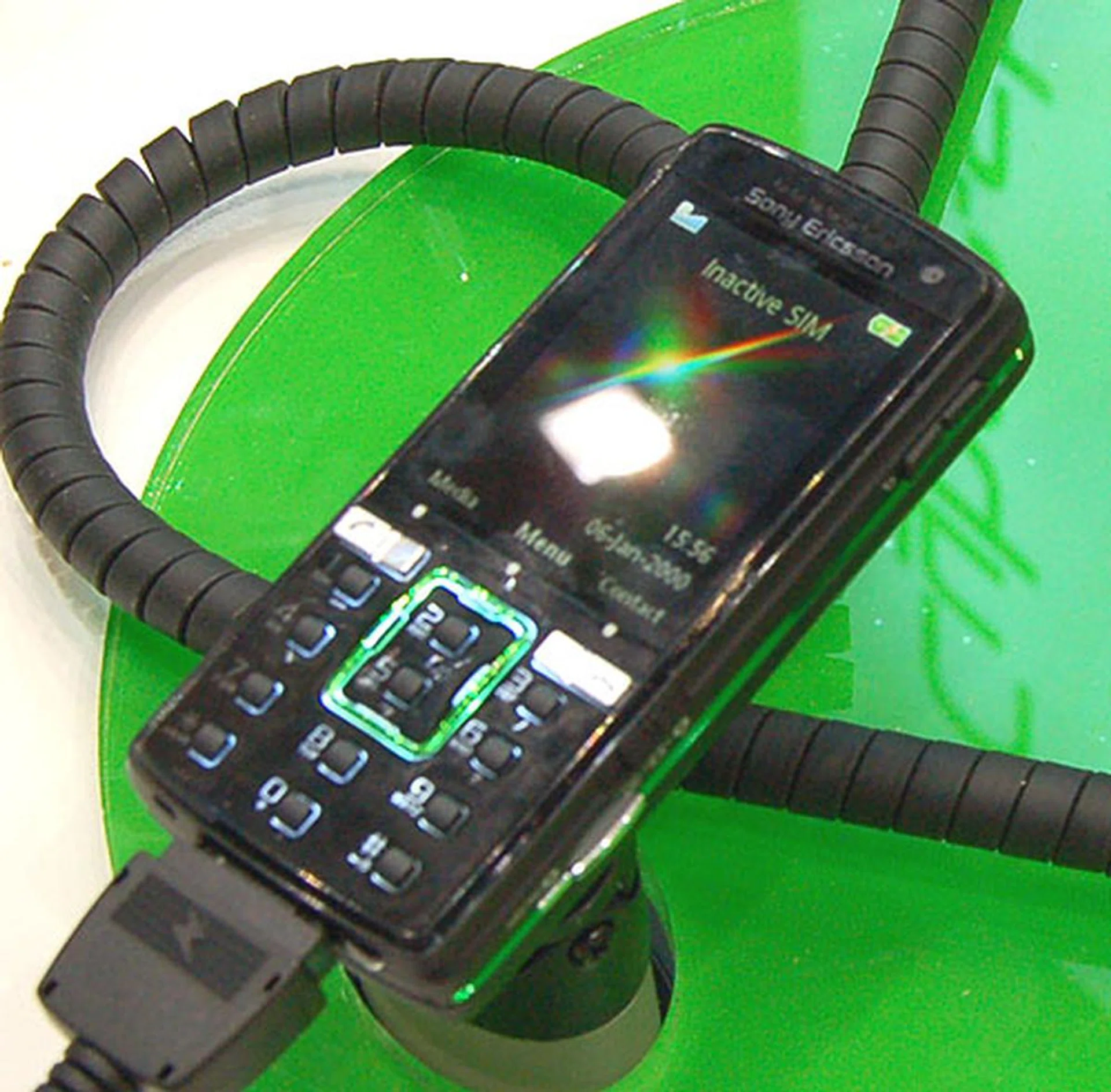  Mobile blogging has never been easier with the Sony Ericsson K850. Snap a shot with its 5-megapixel camera with its auto focus and 16x digital zoom and edit it instantly with its post-processing tools like Photo fix. Then upload the image to your website quickly with the HSDPA connection. Available in either blue or green, this phone will be available in selected markets from early Q4 2007.  