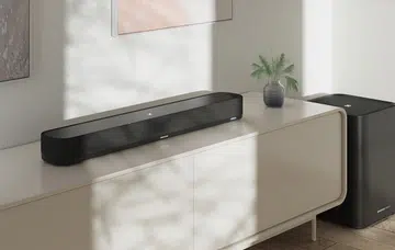Sennheiser Ambeo Soundbar Mini (centre).
