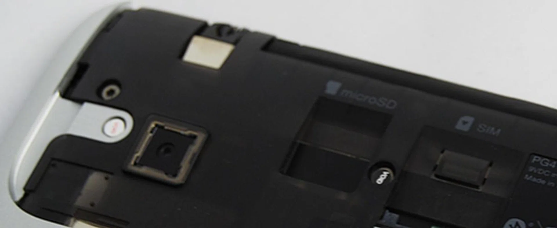 Uncovering the top white cover will reveal the microSD memory card slot. HTC should have made the memory card slot more accessible as we had a hard time removing the cover. If you plan to surf the Internet on the go without relying on Wi-Fi networks, there is a slot on the right for you to insert a data SIM card. Having said that, the HTC Flyer will only come in one version: 3G and WiFi. 