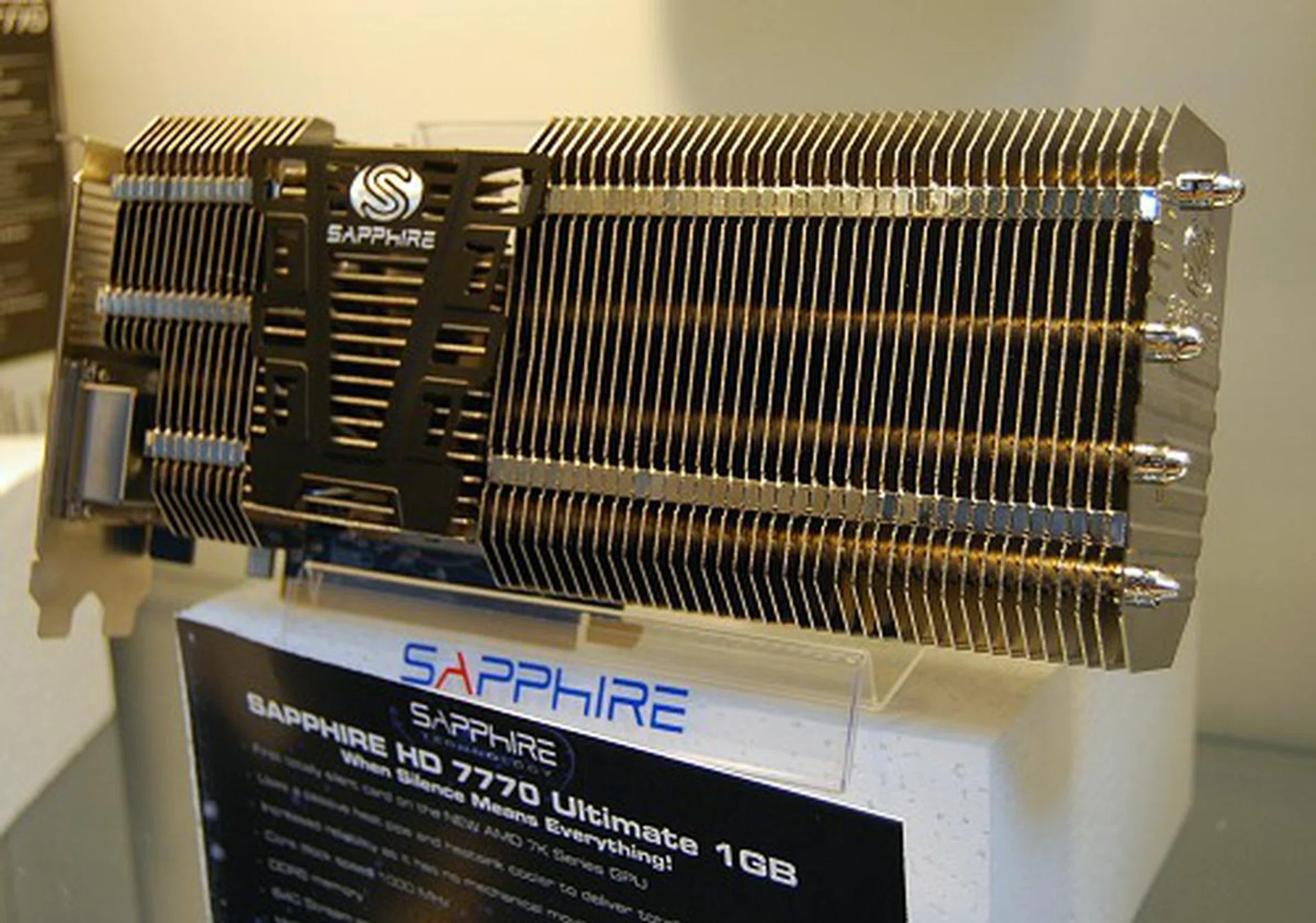 All passive heatsink based graphics cards often bring out the most interesting designs and the Sapphire HD 7770 Ultimate 1GB graphics card is no different with a giant radiator array of cooling fins and heat-pipes to quickly disperse heat from the GPU core clocked at 1000MHz.