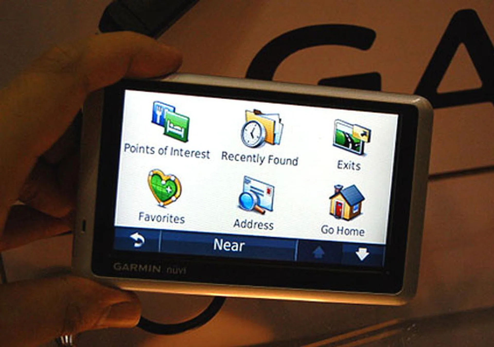 The Garmin nuvi 1460 has a very slim design with a 5-inch touchscreen. And for this PC Show, it's going for just $399 for the normal version and $449 for the one with TMC (Traffic Message Channel). There's also a choice of one free gift of either a friction mount, a carrying case or an AC charger.