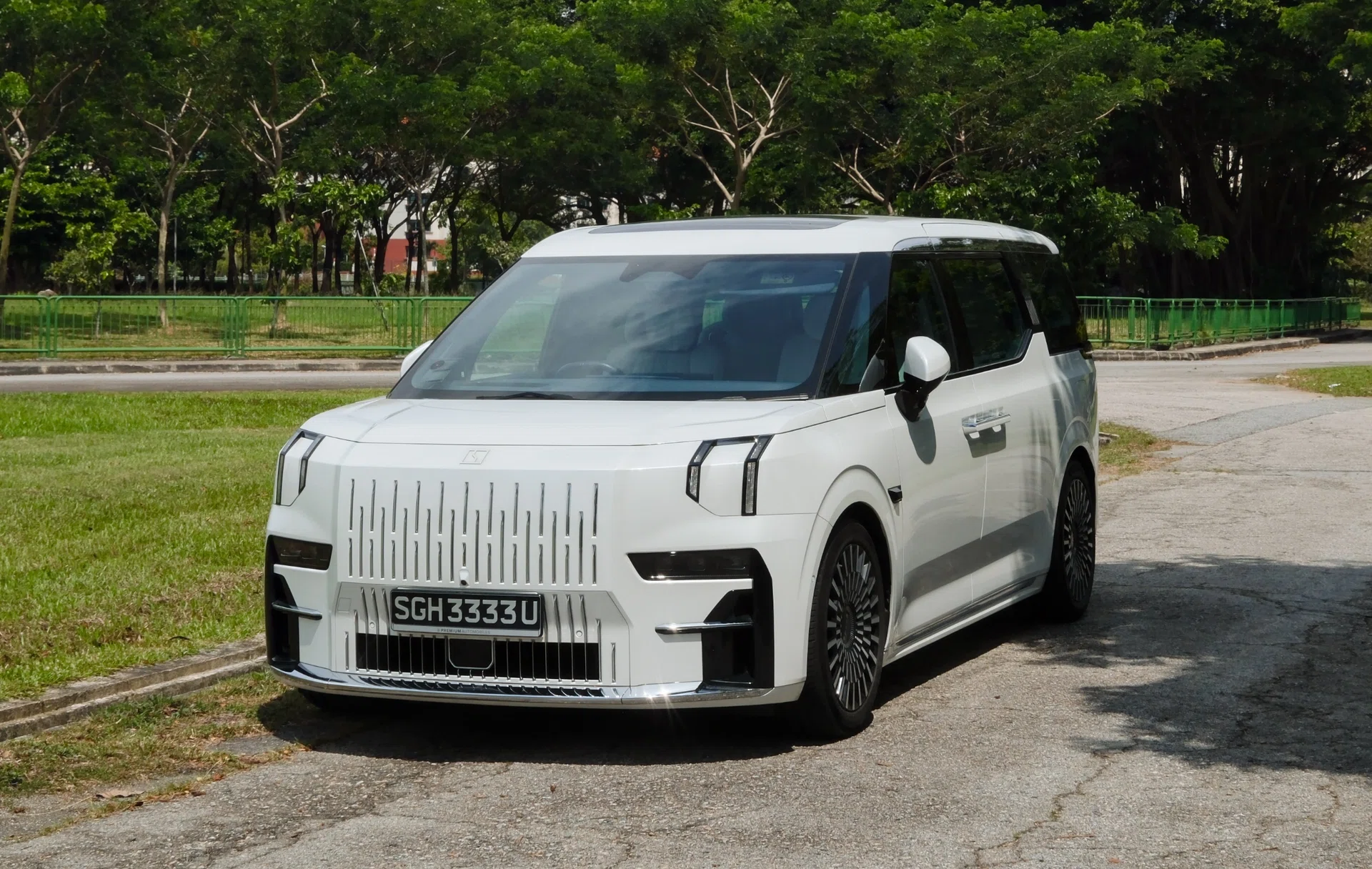 The Zeekr 009 Flagship