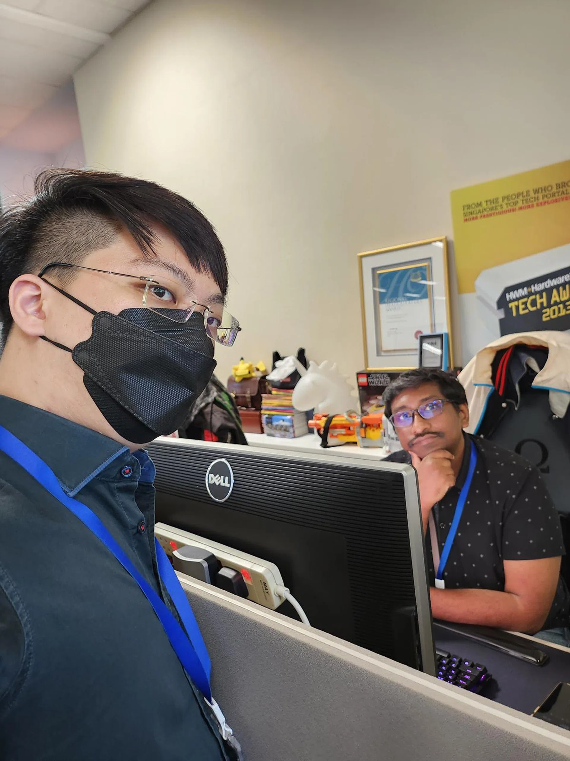 Quick Shot with default Photo mode. Dr.Vijay is not in focus (as he should be) since he's a part of the background.