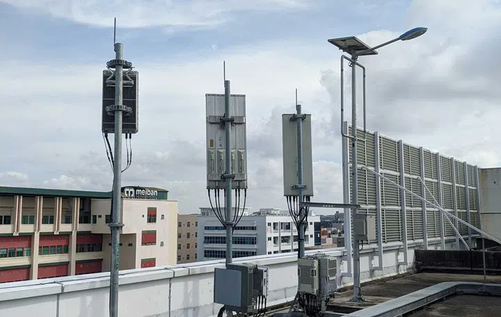 Antennas on a rooftop StarHub mobile base station. (Image source: StarHub)