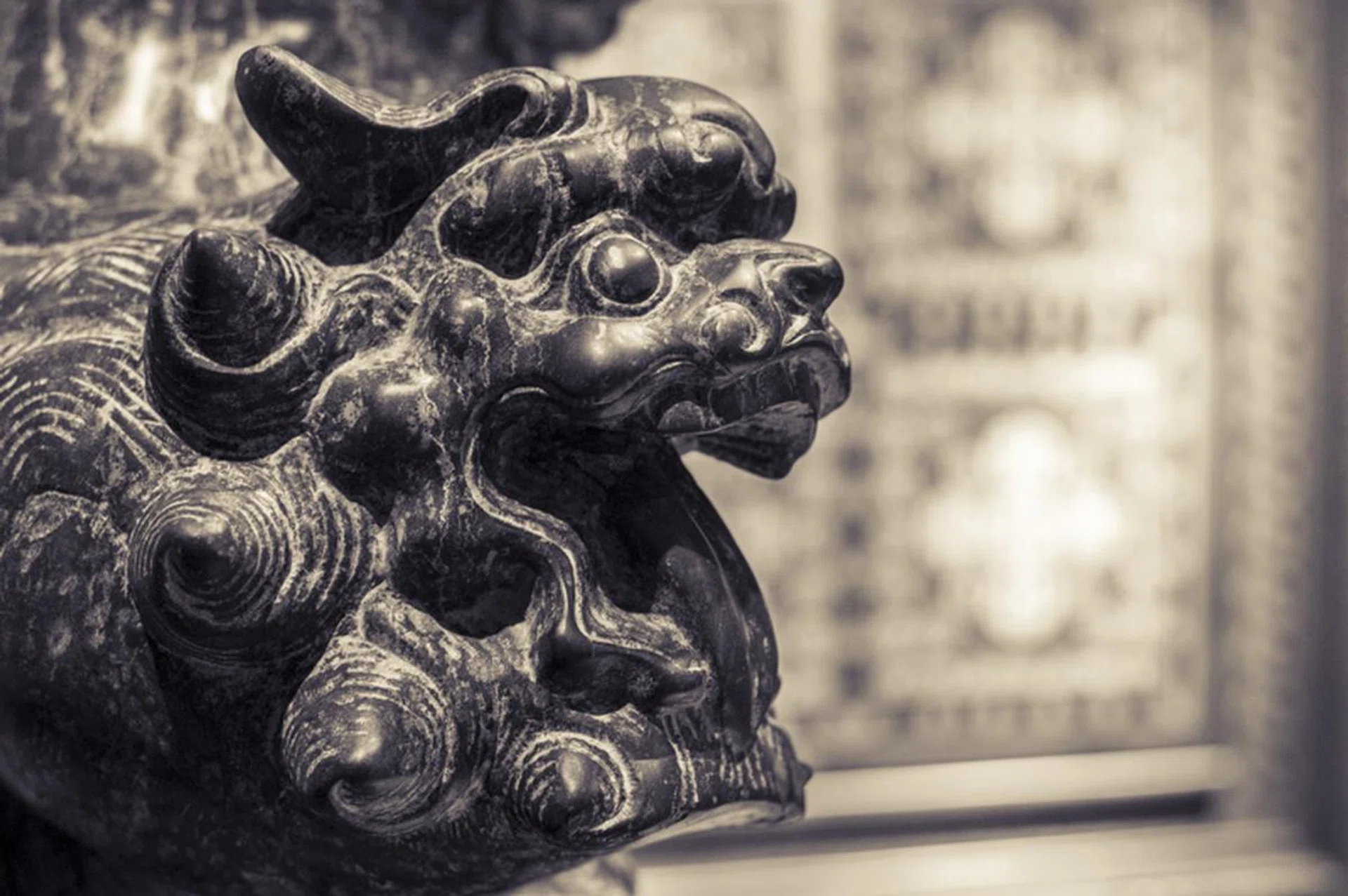 f/4 at 50mm, 1/30 sec, ISO 9000.