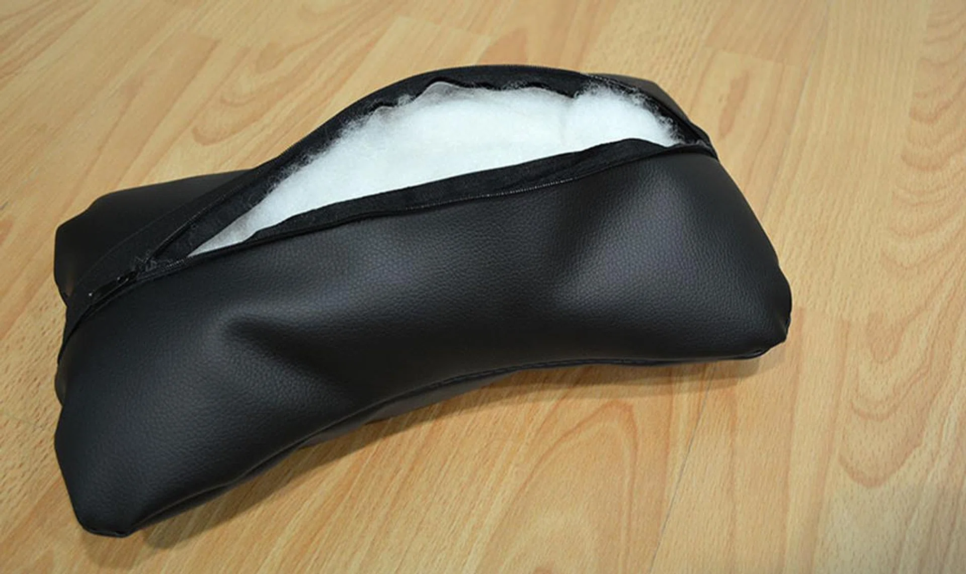 The Throne's head pillow is packed with soft-stretch cotton, providing a decent level of comfort and support.