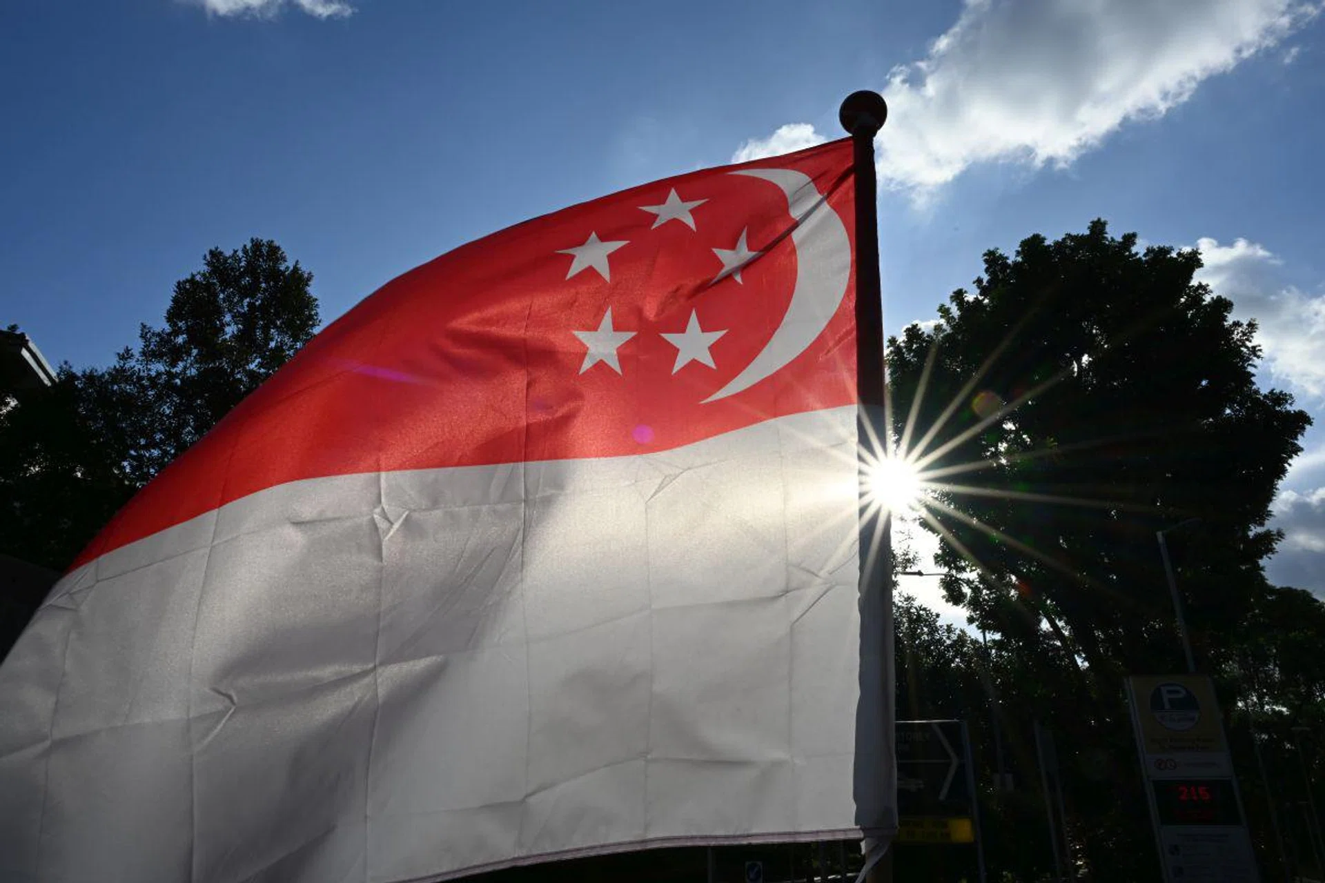 You can still make out the details in the darker areas of this photo. Shooting info: 24mm at f/22, 1/320s, ISO 400