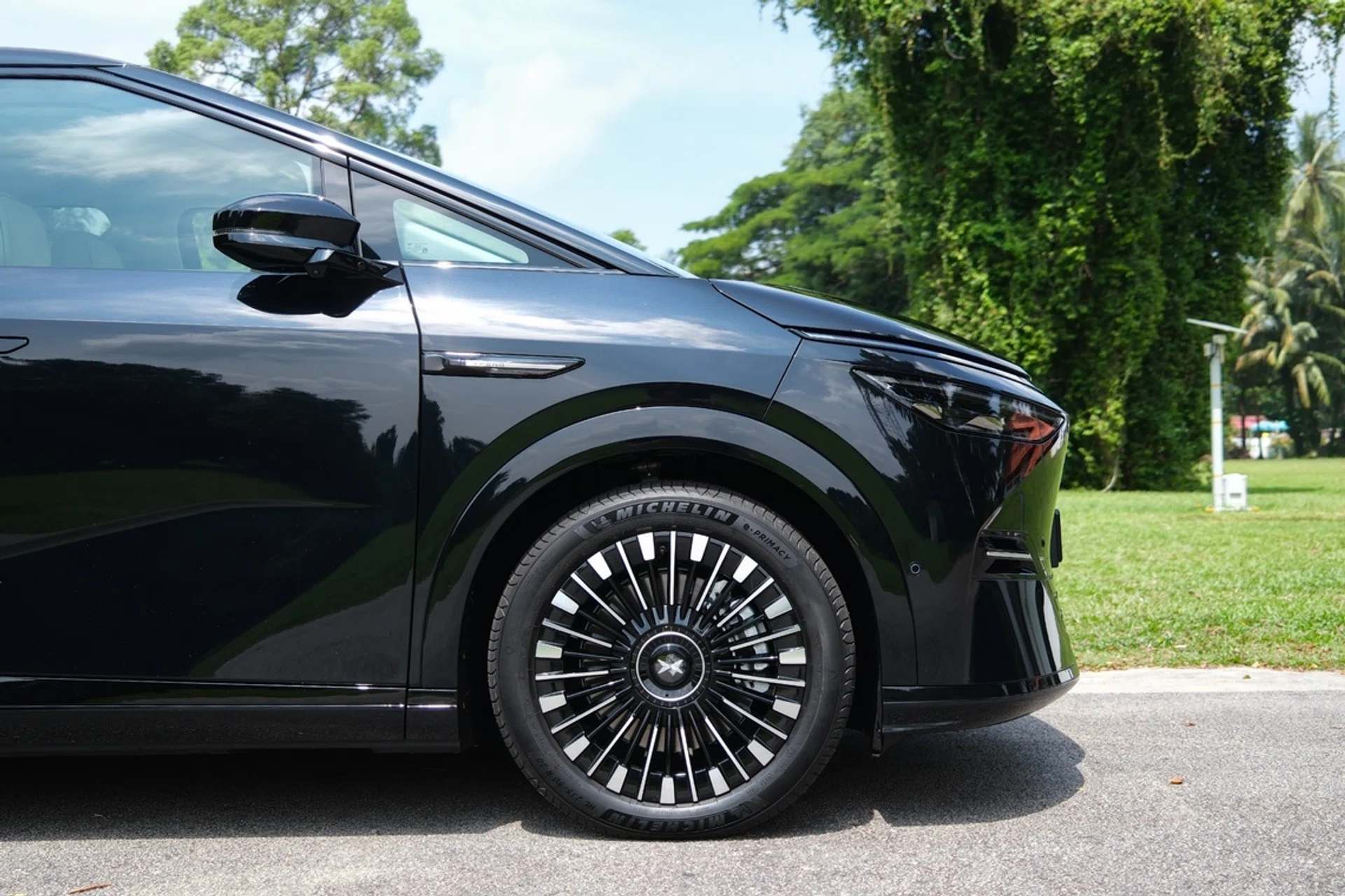 Xpeng X9 air suspension