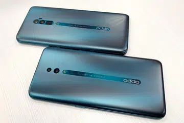 Side-by-side, the Reno and Reno 10X Zoom are barely distinguishable from each other.