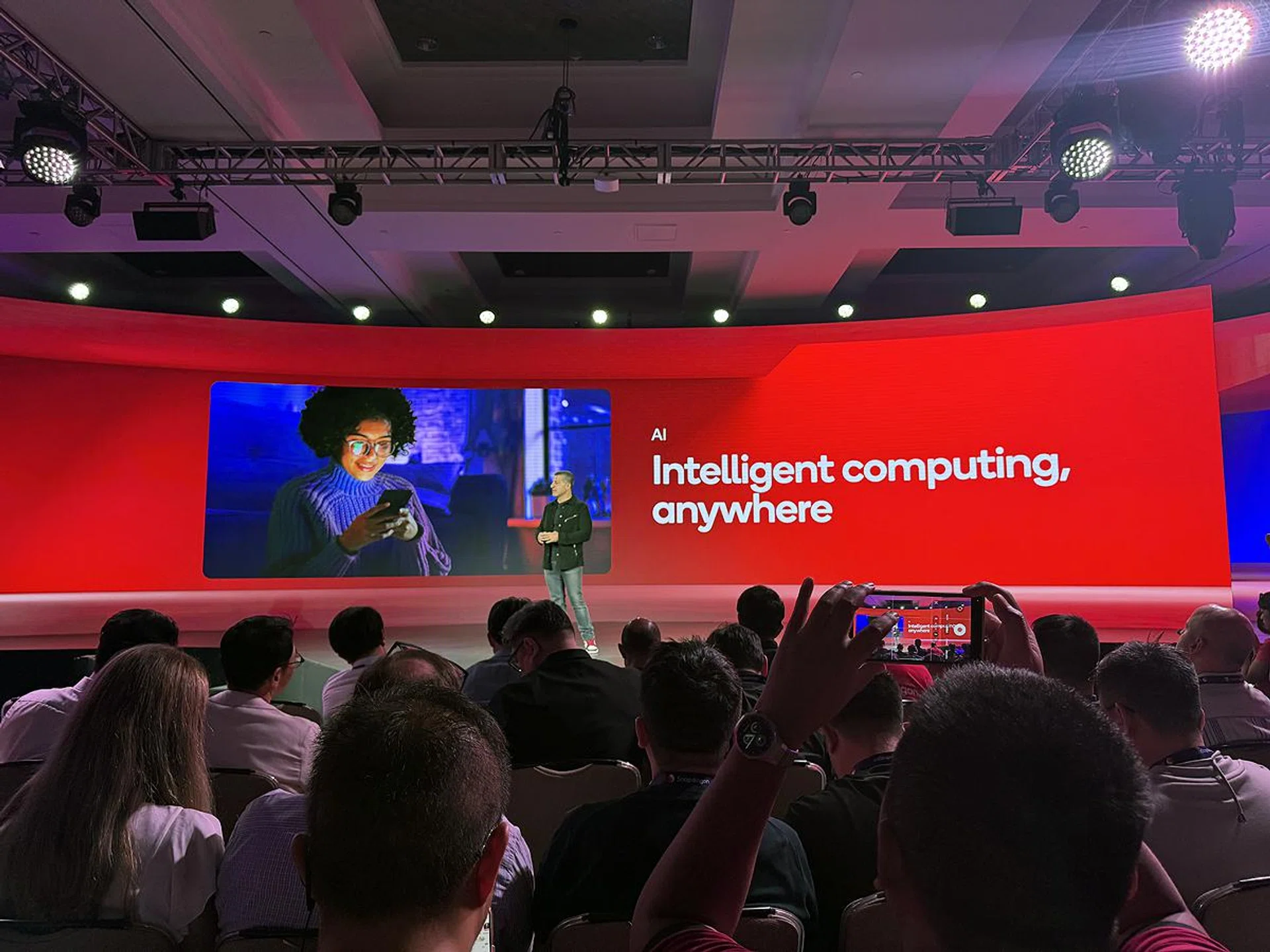 Generative AI also sees amazing leaps in performance, thanks to the use of Oryon CPU. Photo: HWZ.