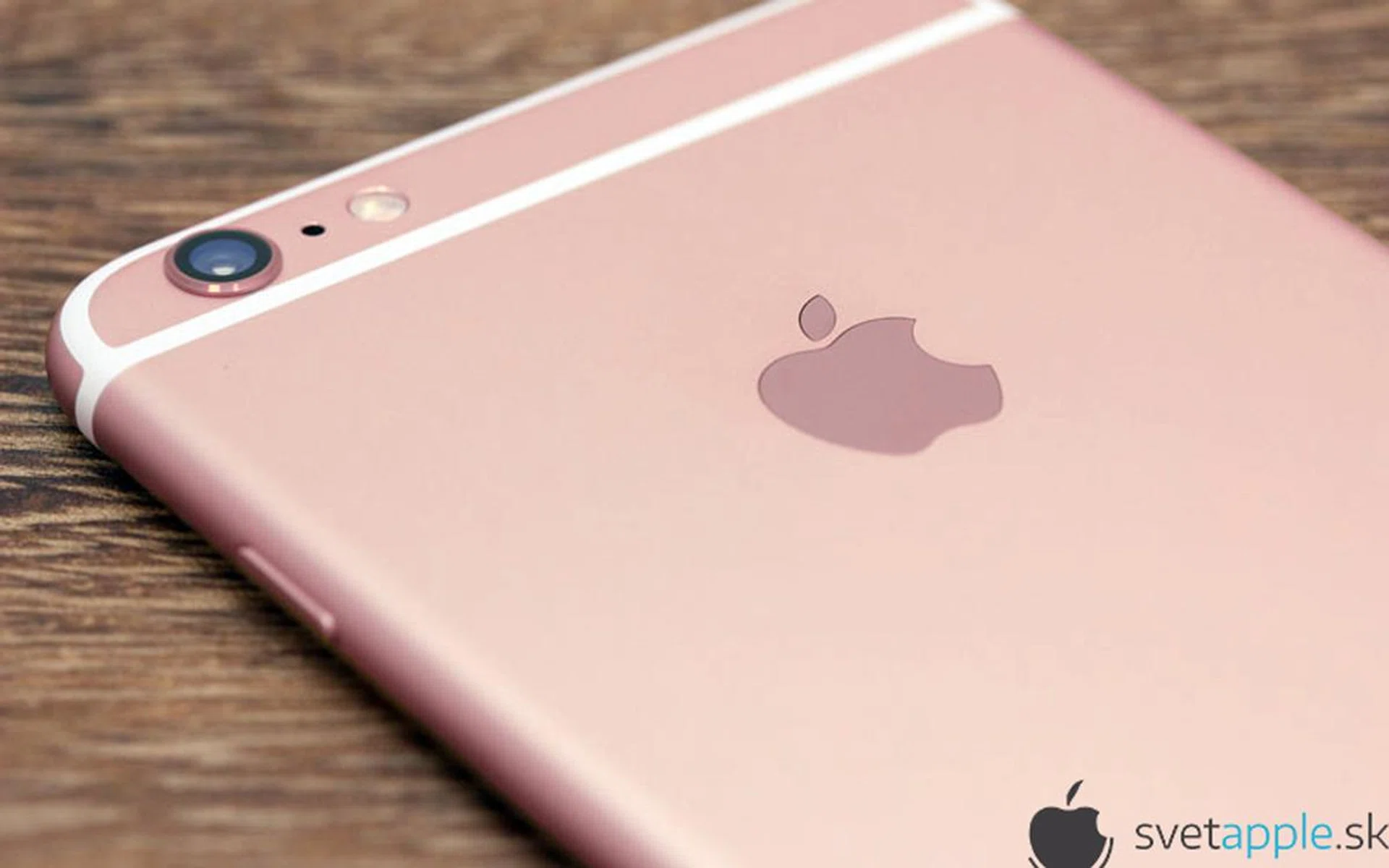 A mock up of a Rose Gold iPhone 6s (incidentally, the original image was taken without permission from our own iPhone 6 review) <br>
Source: Svetapple.sk