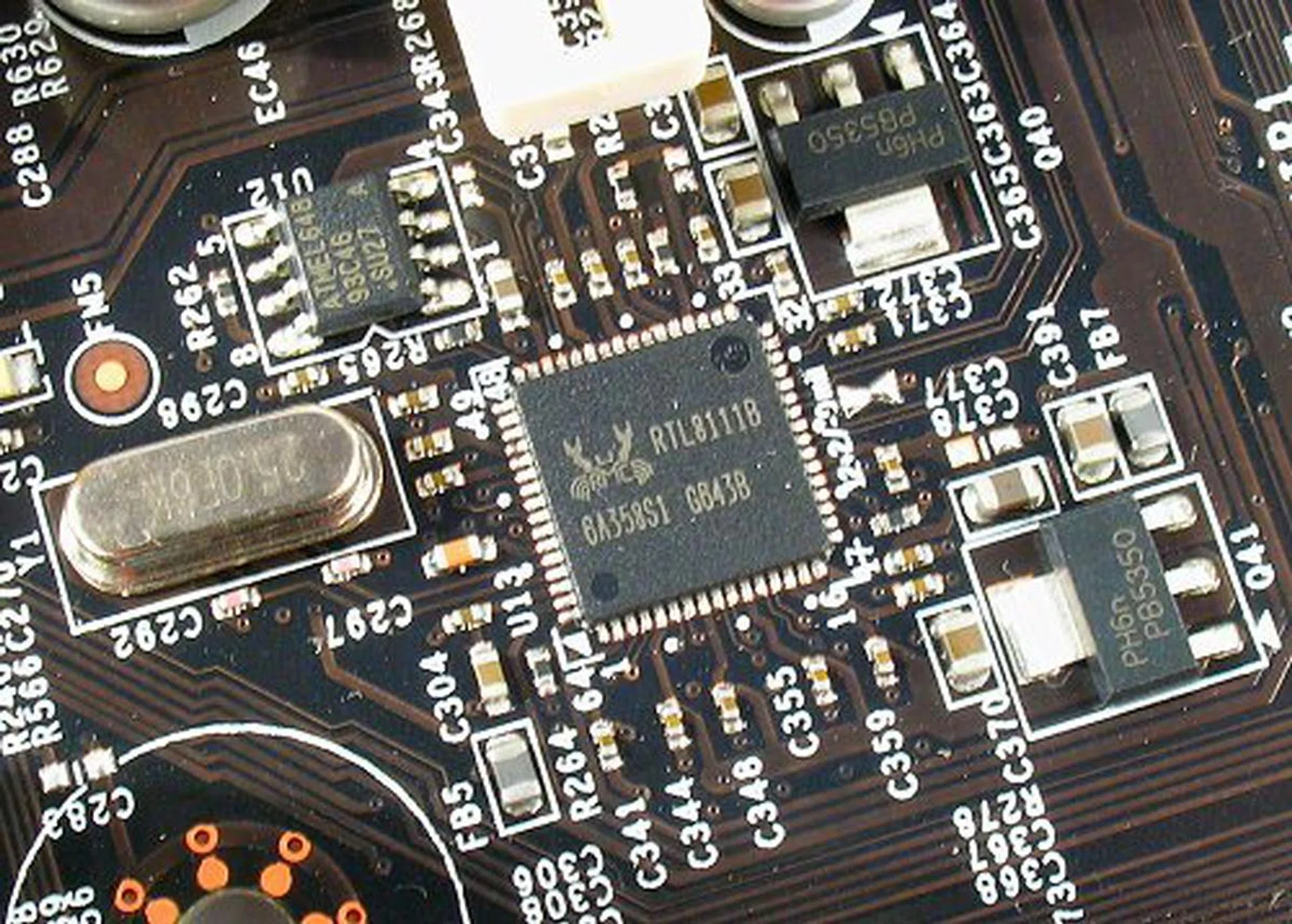 The MSI P35 Platinum D3 will feature one Gigabit LAN port controlled by the Realtek RTL8111B ASIC.