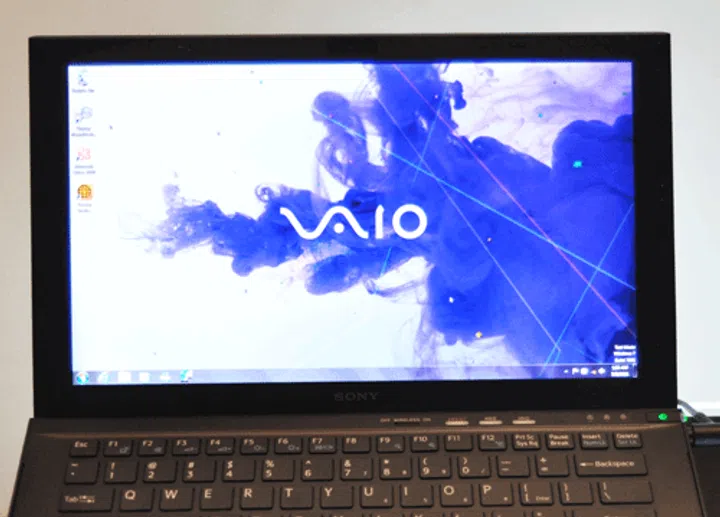 This is our favorite part of the machine that is a prime example that Sony means business. It's the first time we've seen a manufacturer cram a full HD, 1920x1080 pixels resolution screen on something as small as its 13-inch screen.