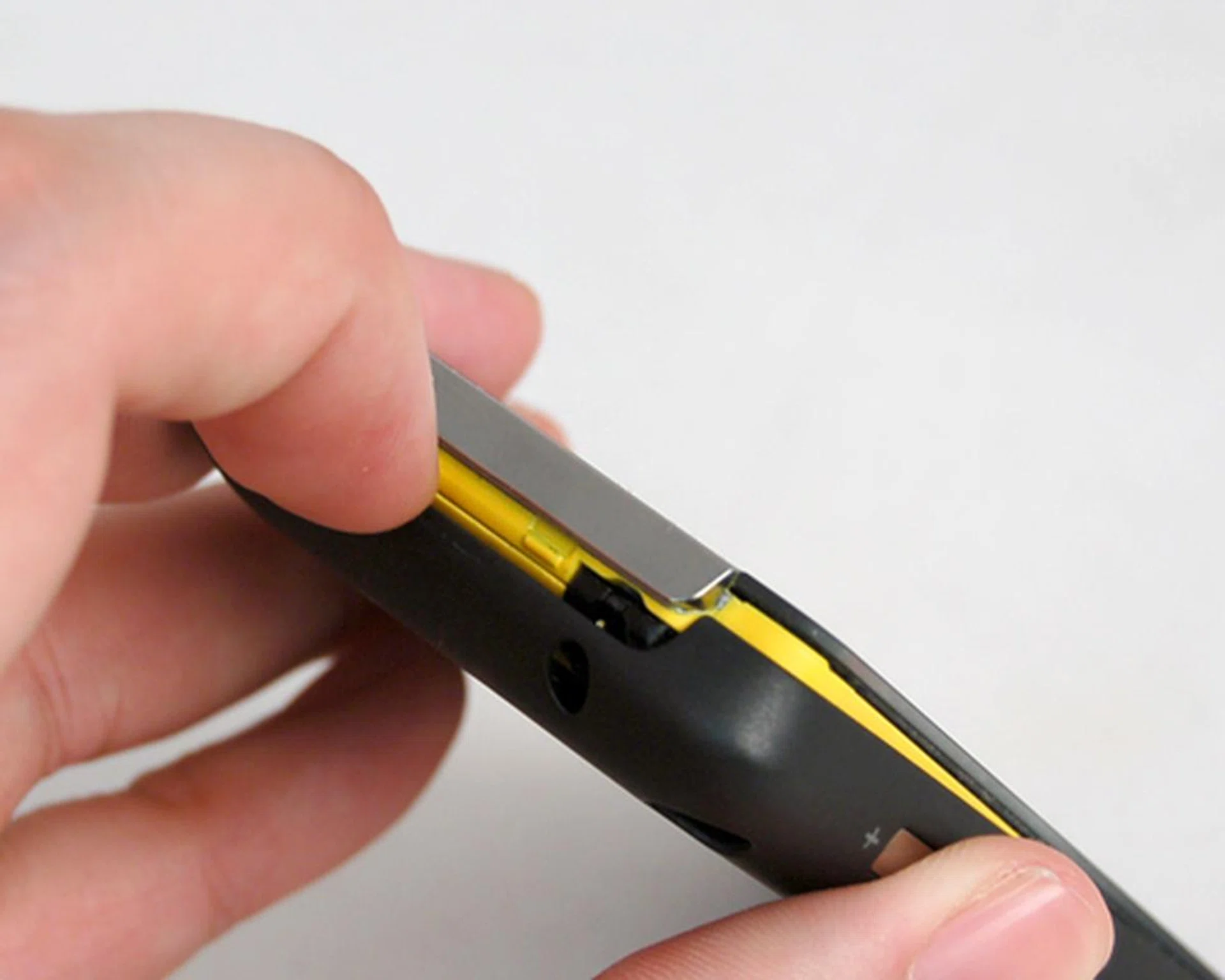 Dig your fingers into the groove here, and you will be able to pry the housing open.