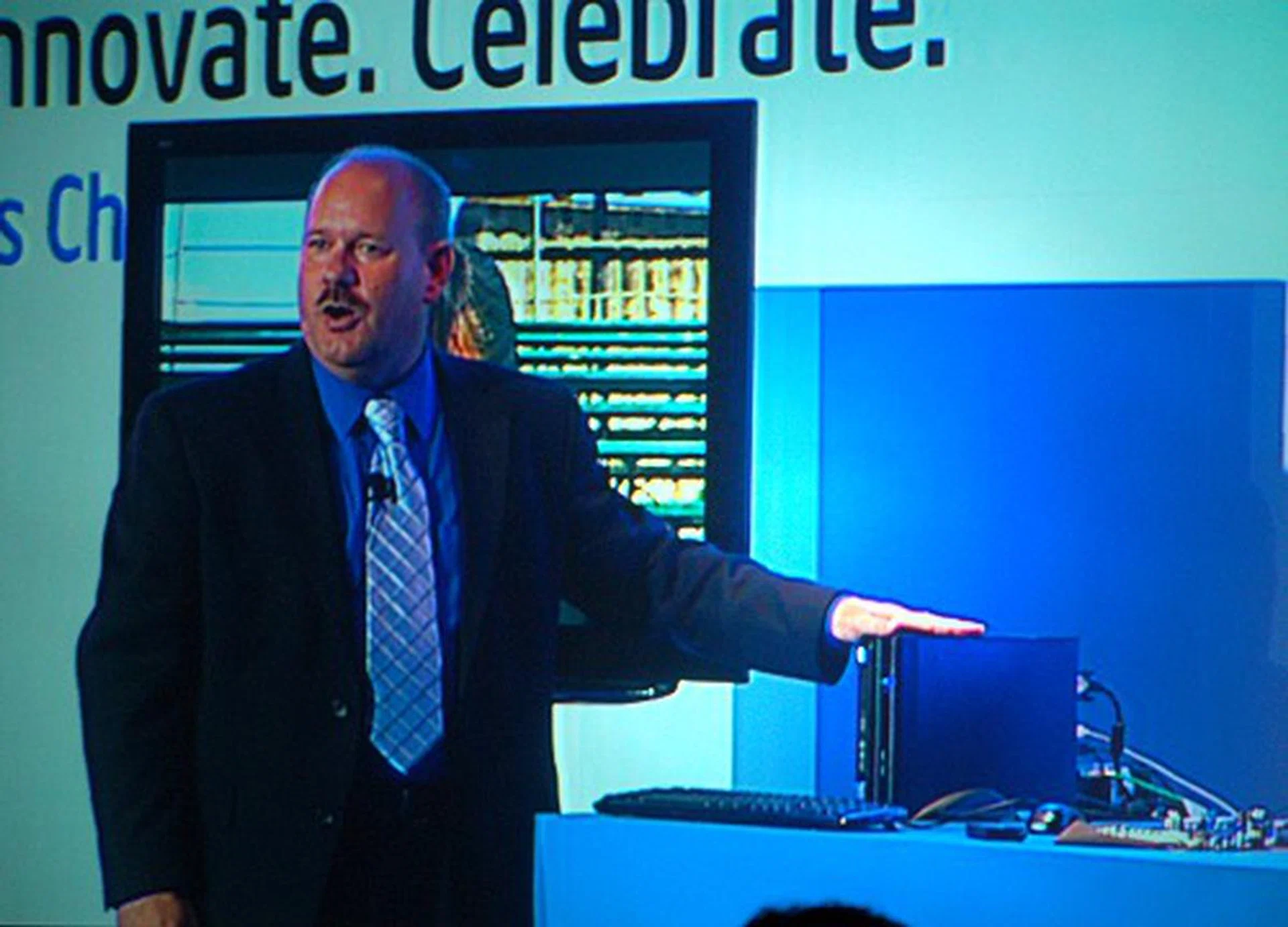 Intel had setup a demo to showcase the visual performance/quality difference between their G45 platform versus a traditional system with a dedicated NVIDIA graphics card. On playback of a Blu-ray movie, we couldn't tell the difference, which is a good thing. Physically, the G45 platform can be made far smaller as seen here.