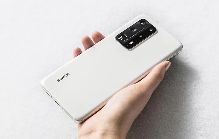 Huawei P40 Pro+ in Ceramic White.