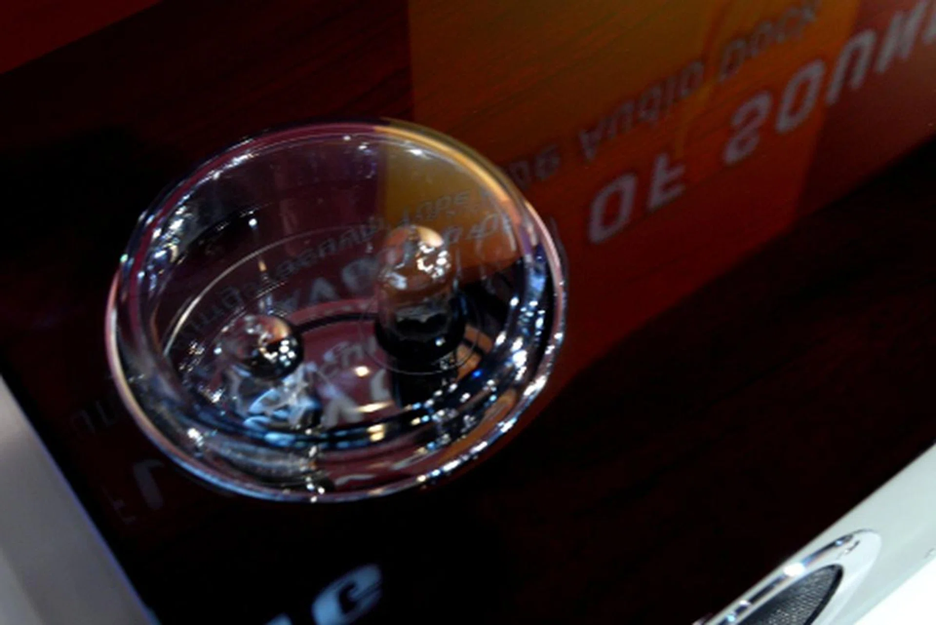 Samsung is hoping to woo fans and followers of valve amplifiers with its incorporation of a vacuum tube amplifier. Will they be able to deliver warmer results from your digitised tracks? We'll let you know if we get our hands on these devices soon.