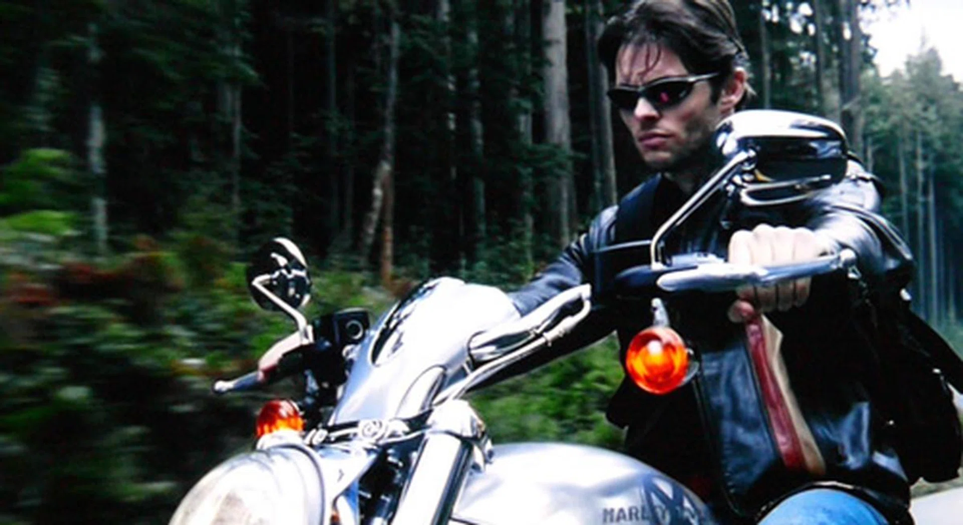 Not all LCD TVs are masters at upscaling DVD content, but suffice to say, Sharp has mastered that fine art on the LE925M. With its palatable detailing, you might think you are watching a BD instead of a DVD when viewed at an appropriate viewing distance (2.2m).