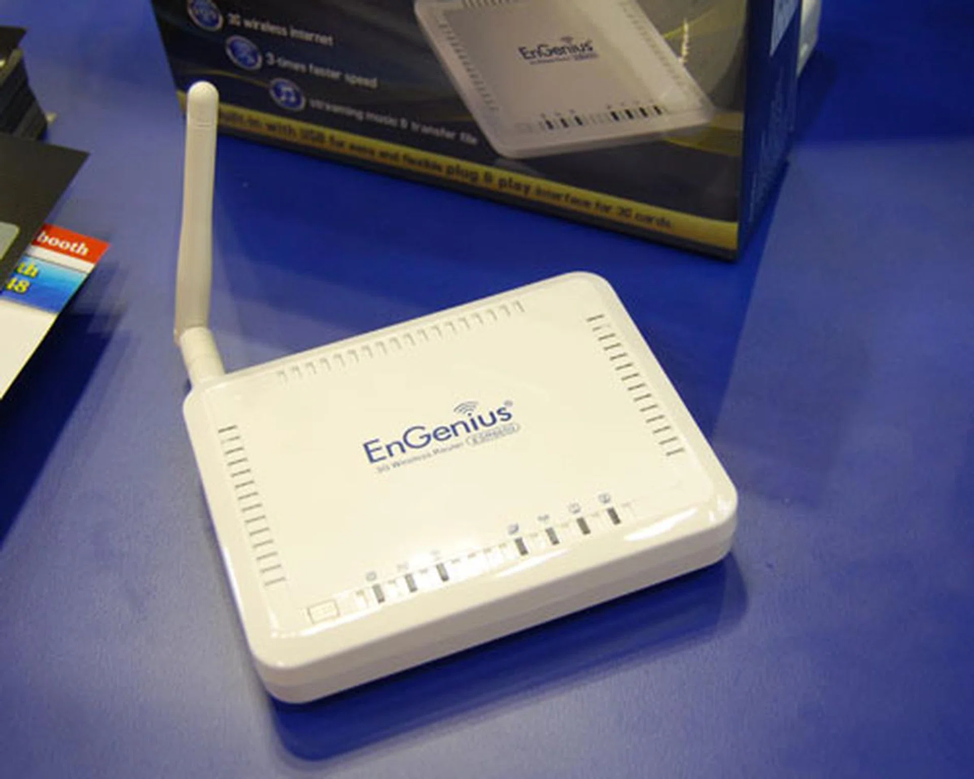 The Engenius ESR6650 wireless-N 3.5G router is perhaps one of the biggest bargain at the Engenius booth. Supporting data rates of up to 150Mbps, the ESR6650 is now priced at $39 from its usual price of $79. Now that's a 50% discount for a practical and useful networking device.