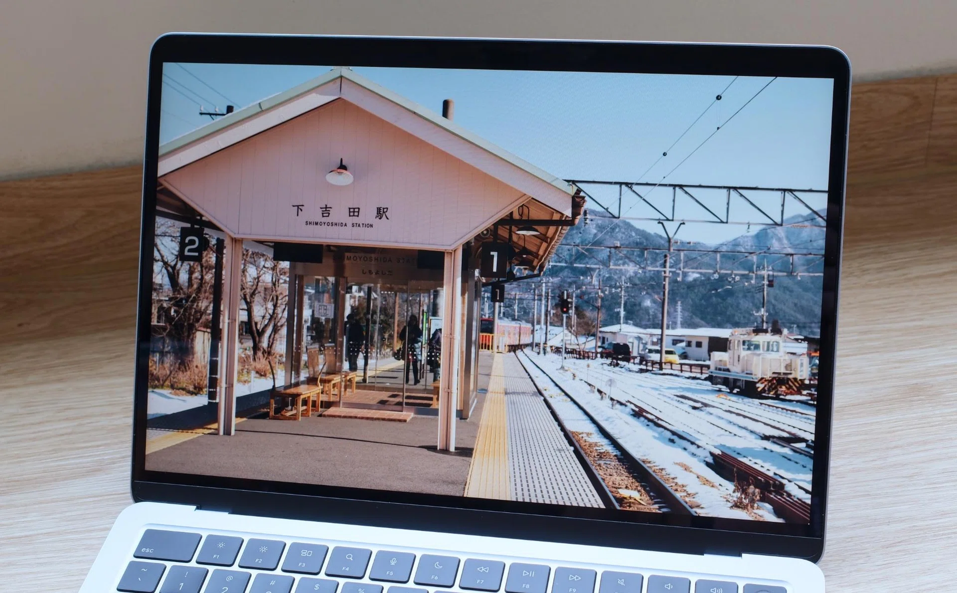 M5 MacBook Air display