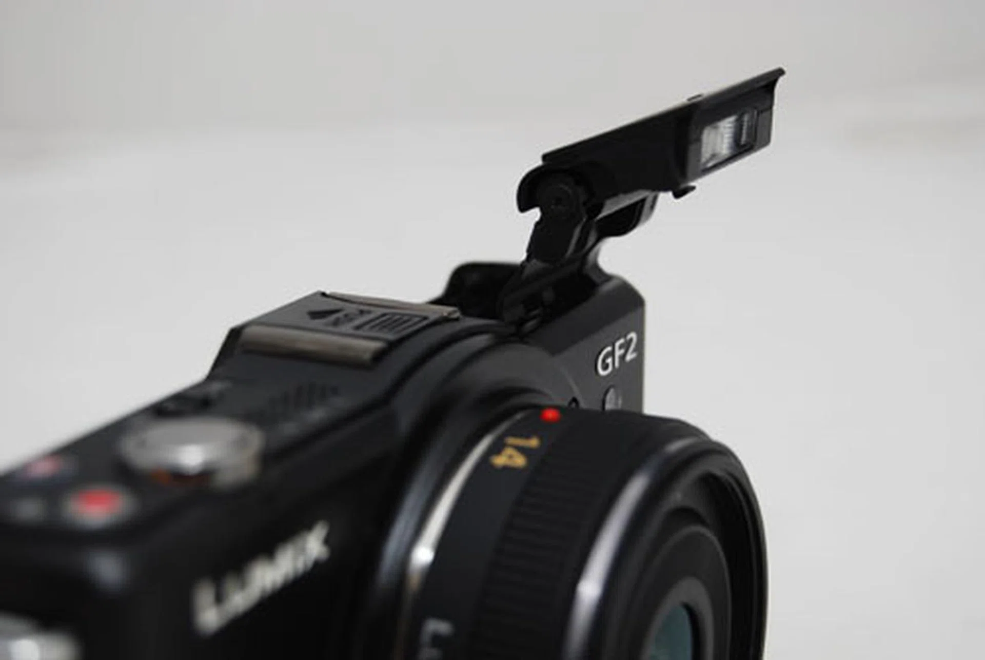 The innovative pop-up flash is back, but this time it extends further out than before. According to Panasonic, this helps prevent vignetting.