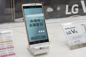 The LG G5 is rumored to borrow some design elements from the V10.