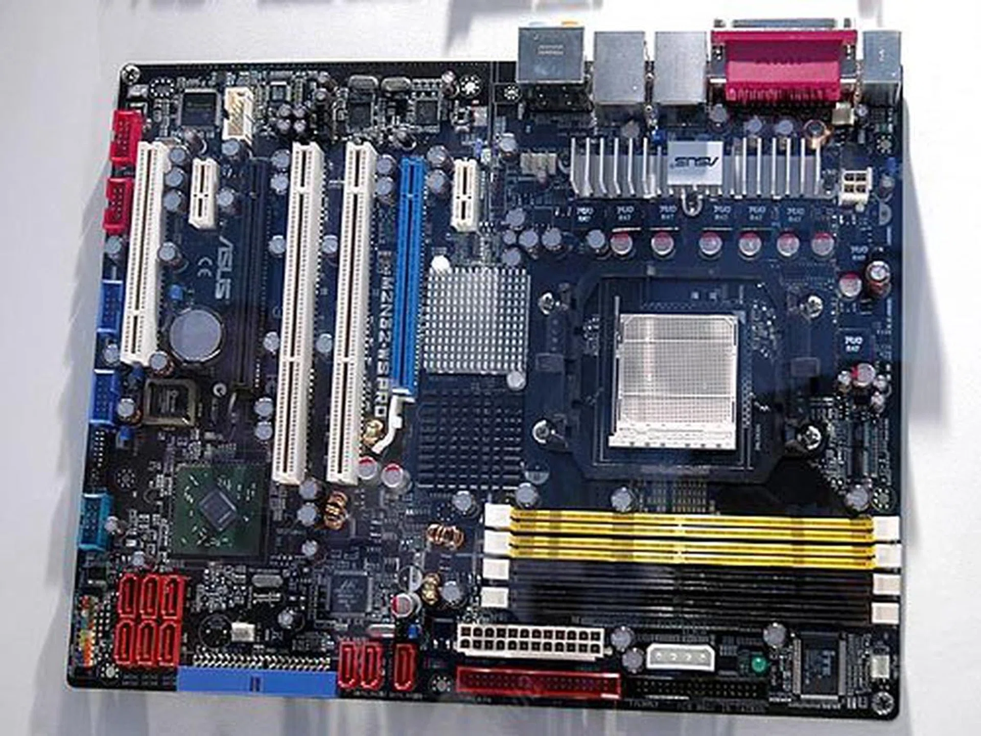 For the ultimate in dual graphics support, the new ASUS M2N32-WS Professional is based on the NVIDIA C51XE and MCP55PXE chipset. Supporting the next generation of AMD Socket M2 processors, the board comes with two full bandwidth PCIe x16 graphics slots, nine SATA 3G RAID ports, dual Gigabit LAN, two PCI-X slots and eight channel on-board high definition audio.