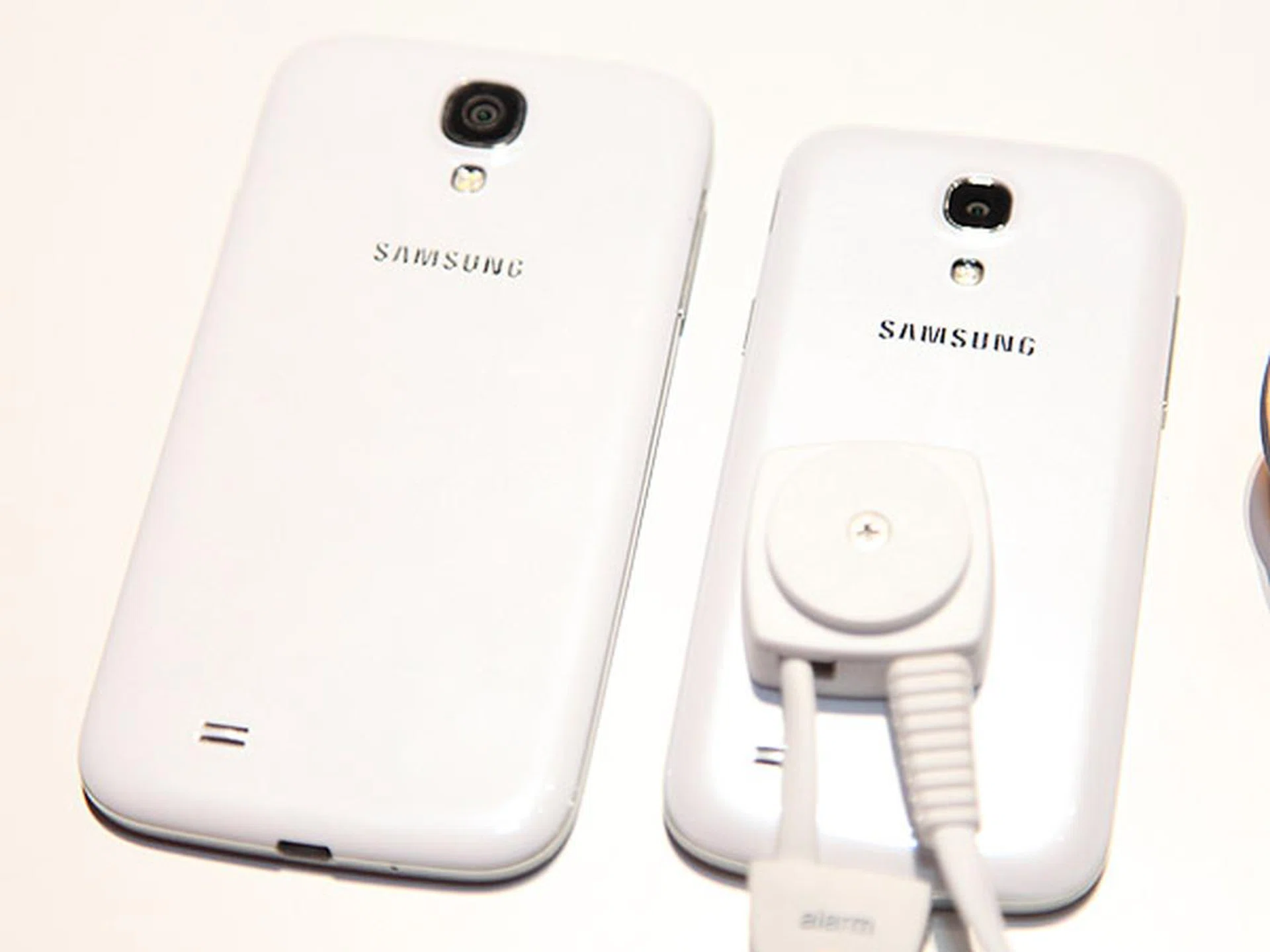 Even the back of the phone looked similar. 