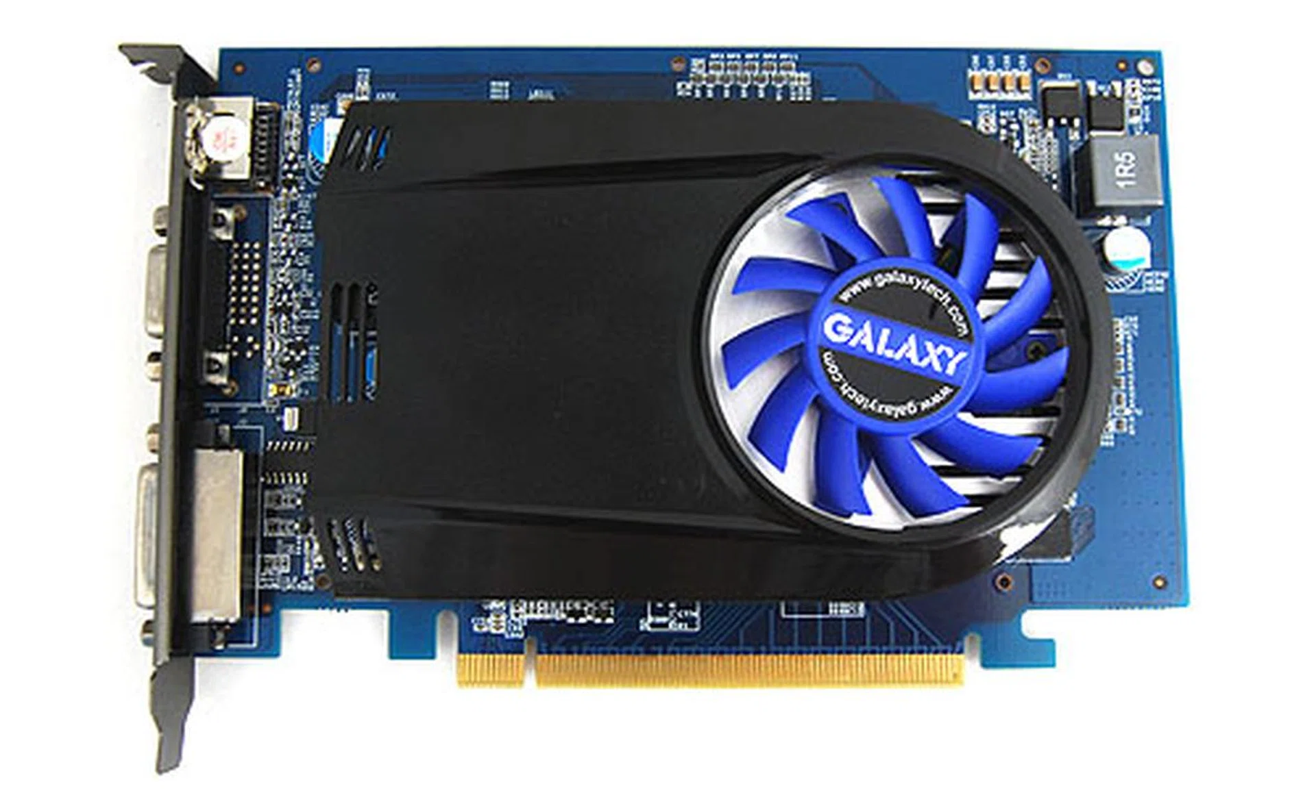 Of the two, the Galaxy card has the larger cooler and this should give it an edge where operating temperatures are concerned.