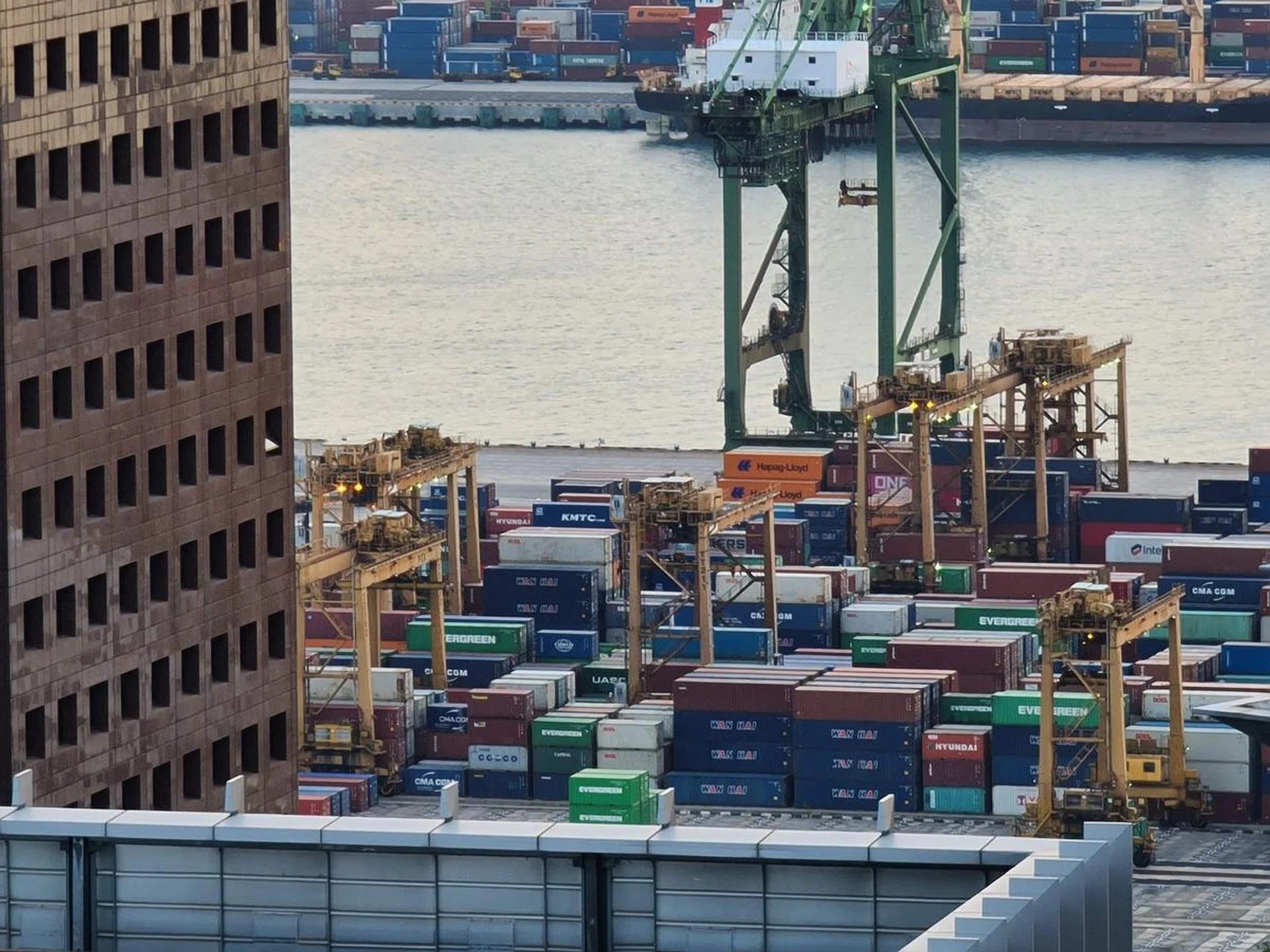 We'll use this shot from the Galaxy S20 Ultra as a reference. This was taken at 10x zoom.