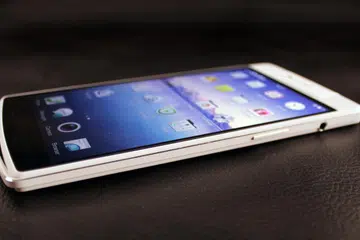 A thick metal band runs around the edge of the phone.