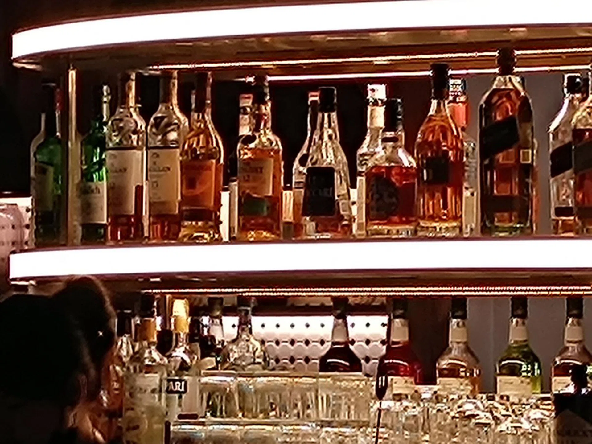 10x zoom, low-light.