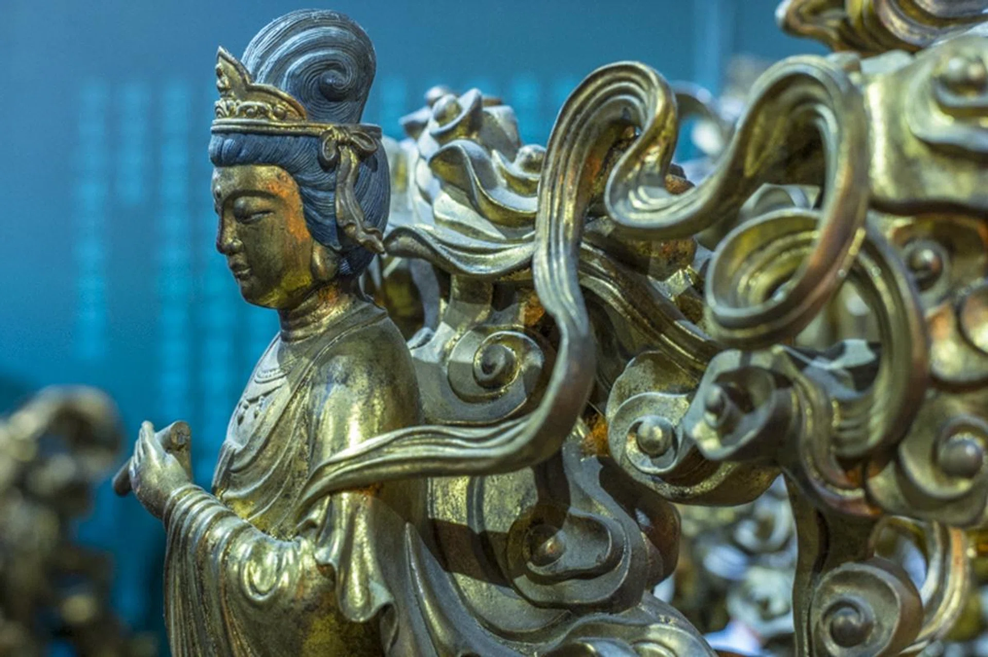 f/4 at 50mm, 1/30 sec, ISO 6400.