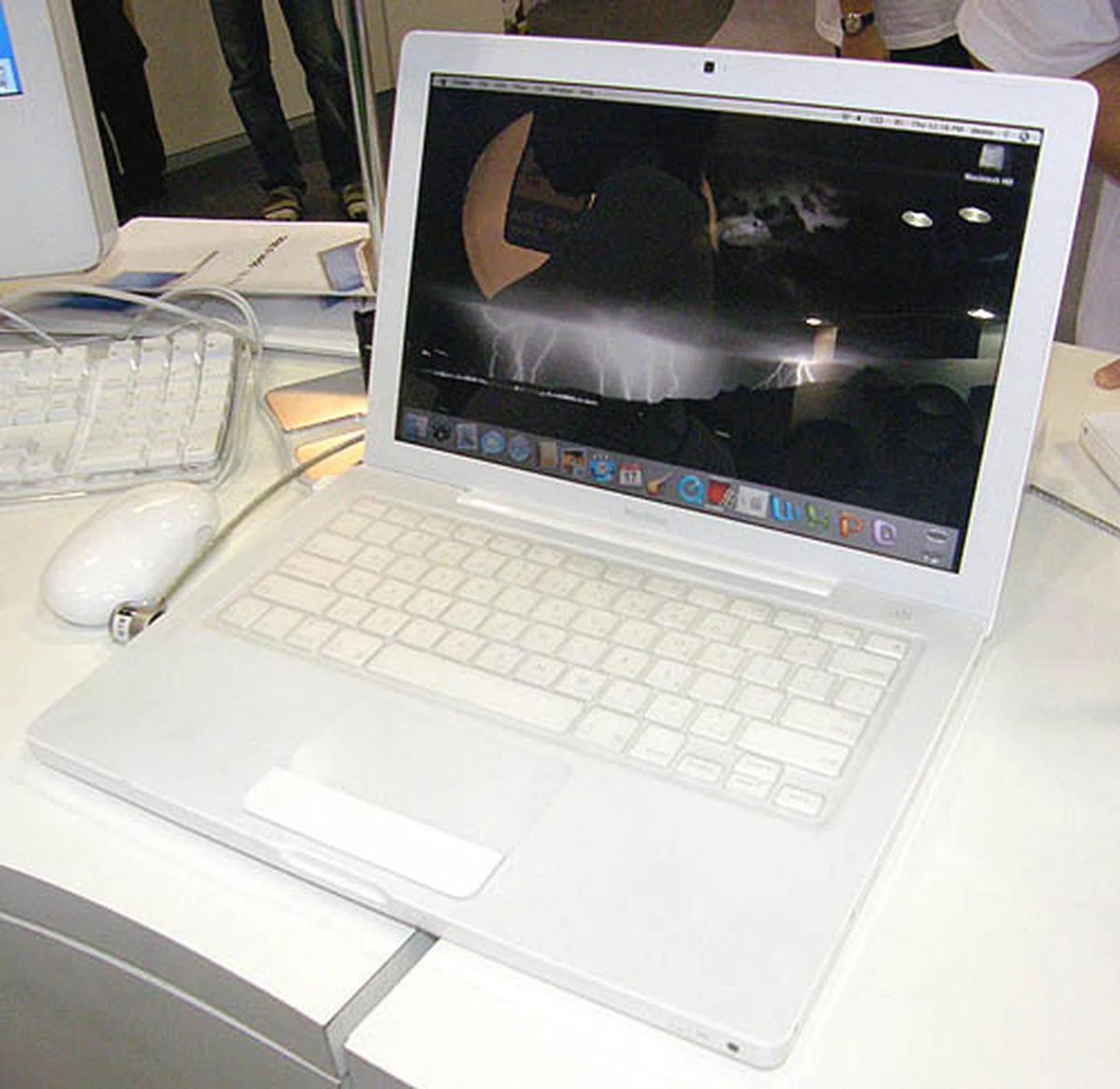  "To open up your life, open a Mac." Or that's what the Apple marketing folks are telling us. For starters, you can try out this MacBook. Prices start from $1889 to $2588.  