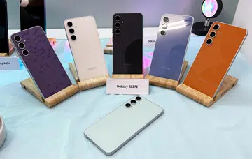Samsung Galaxy S23 FE in its six colourways.