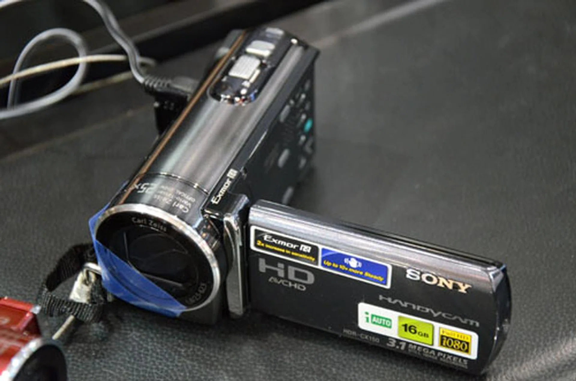 The CX150 Handycam is one of Sony's star buy at SITEX. Priced at $1099, the compact 3.1MP camcorder comes with a 25X optical zoom and 16GB internal memory. There's a whole lot of freebies to expect including a 8GB high speed stick, digital photo printer, and tripod amongst others.