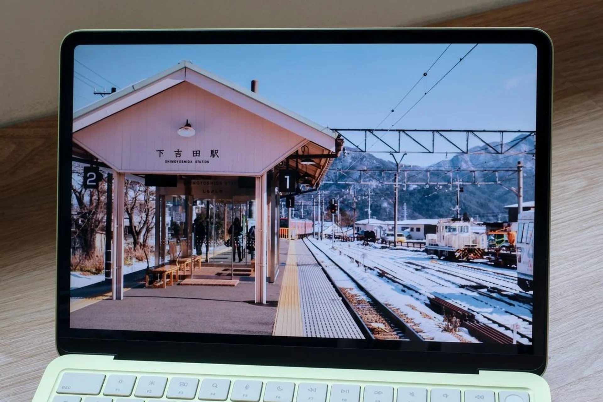 MacBook Neo display