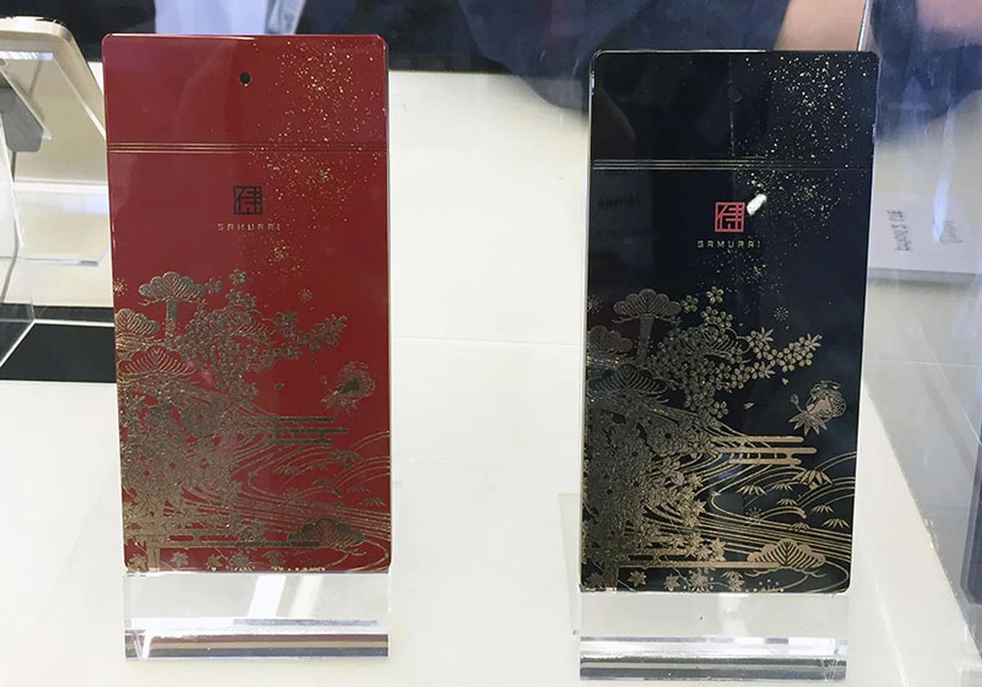 Japanese company Freetel launched these gorgeous Made in Japan smartphones at MWC 2015. The 'Samurai' smartphone runs Android 5.0, and sports an octa-core 64-bit processor, 5.5-inch Full HD display, 13MP rear camera and 8MP front camera.